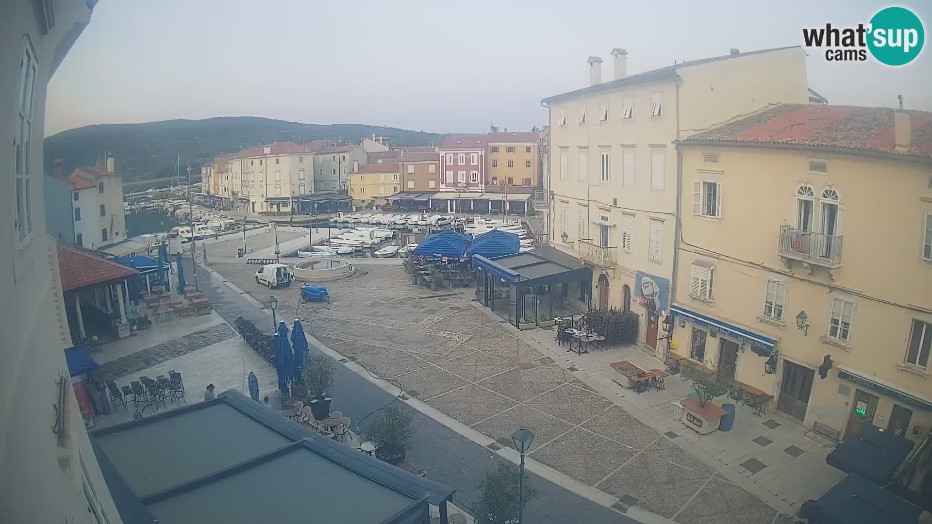 LIVE cam Cres città – piazza principale e “mandrač” – isola di Cherso – Croazia
