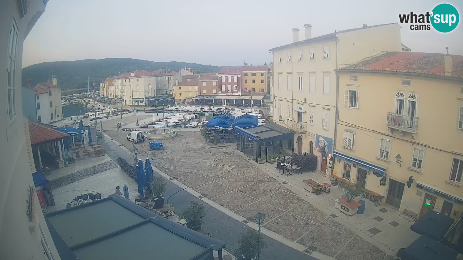LIVE cam Cres città – piazza principale e “mandrač” – isola di Cherso – Croazia