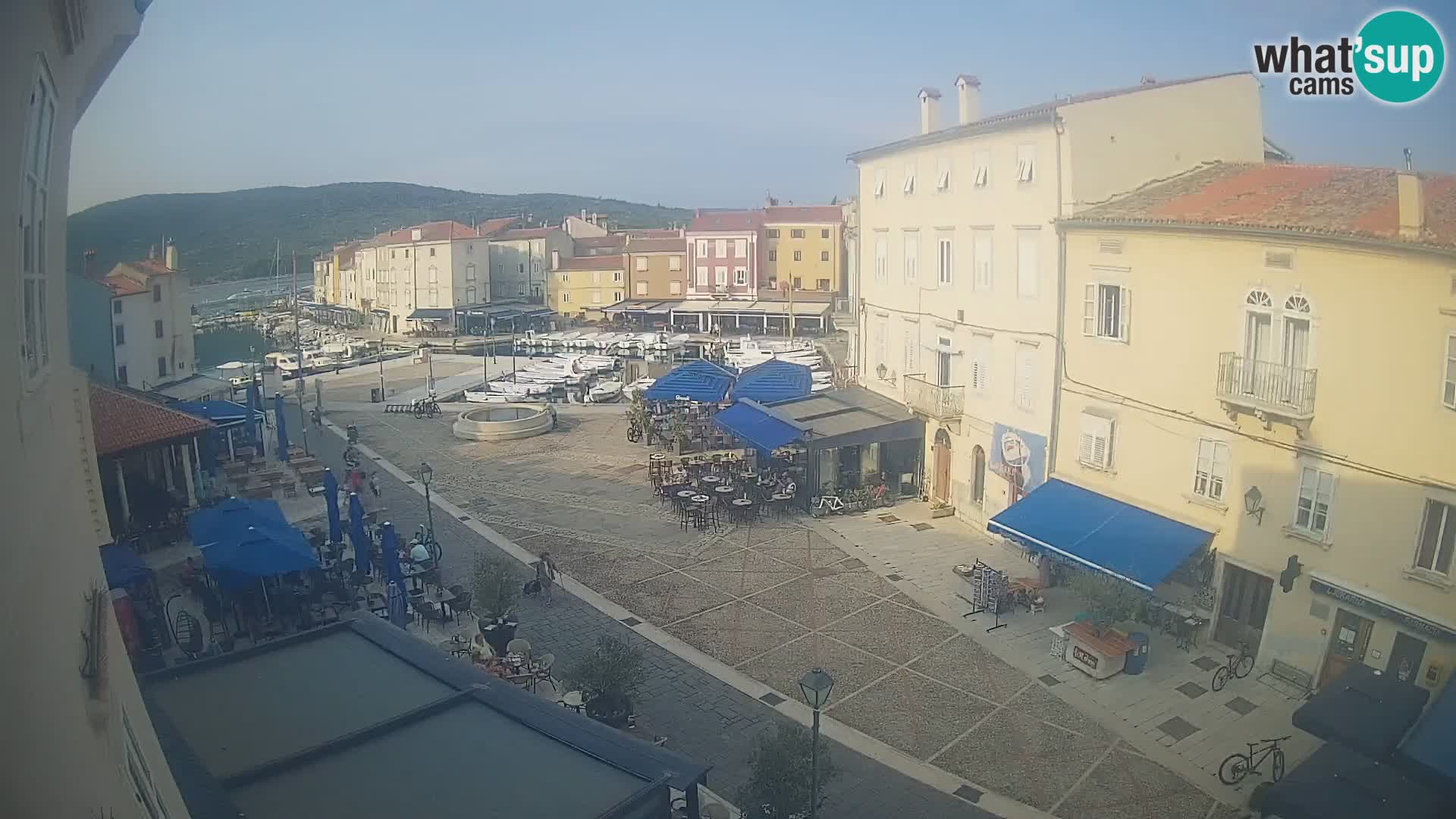 LIVE cam Cres Stadt – Hauptplatz und “mandrač” – Cres Insel – Kroatien