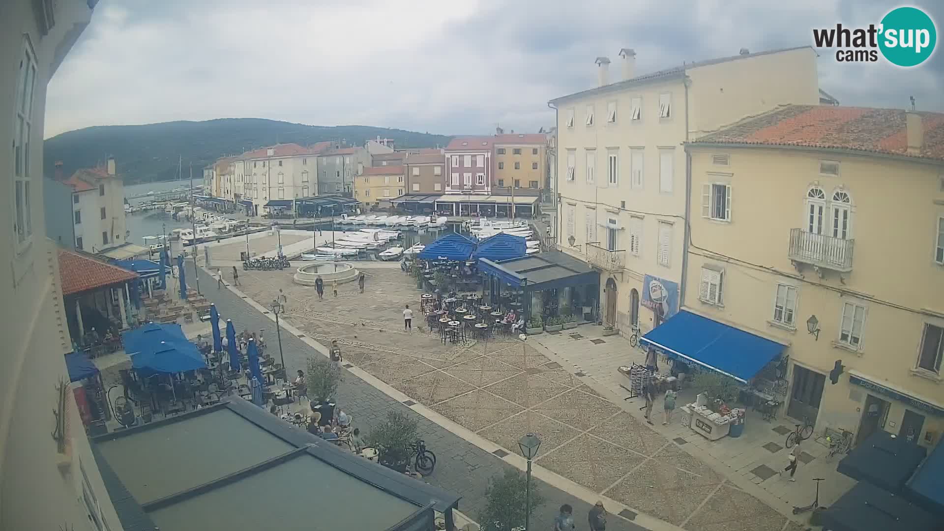 LIVE cam Cres città – piazza principale e “mandrač” – isola di Cherso – Croazia