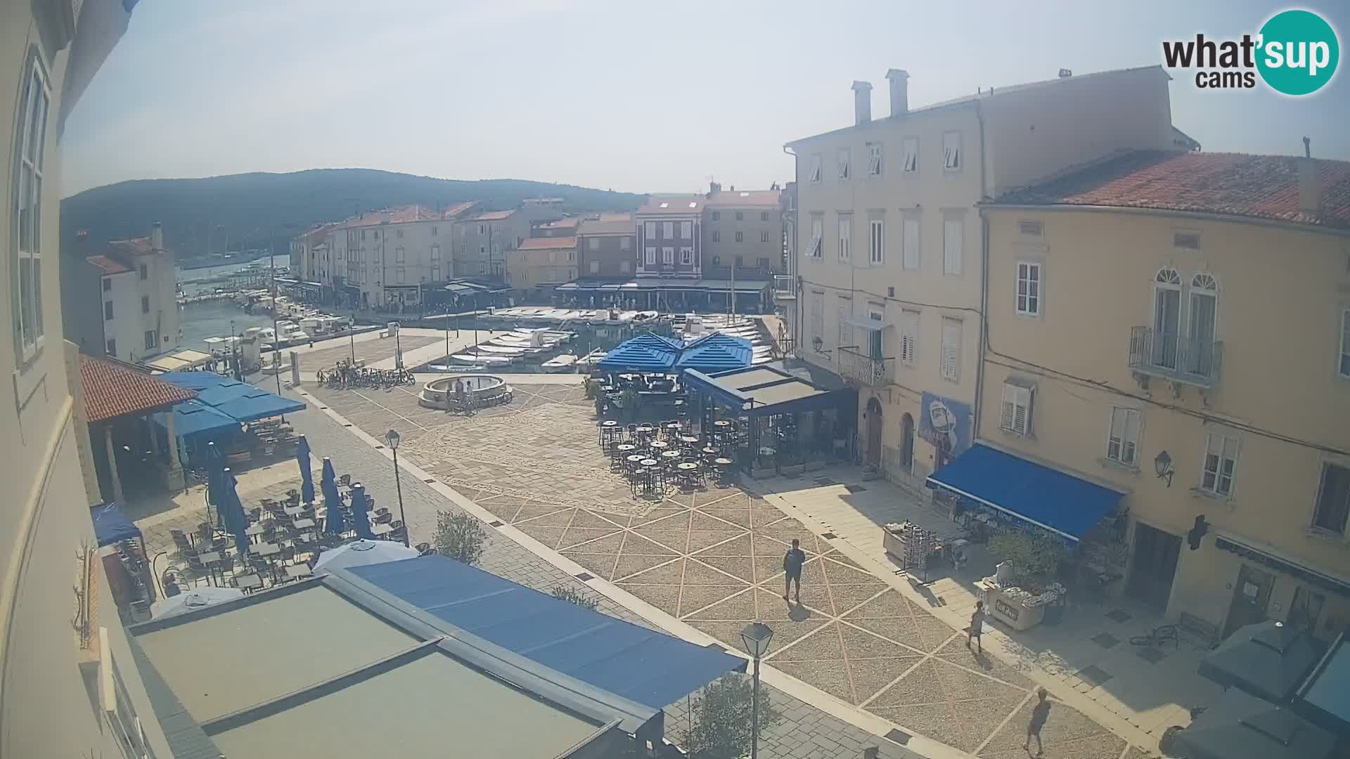 LIVE cam Cres city – place principale et “mandrač” – île de Cres – Croatie