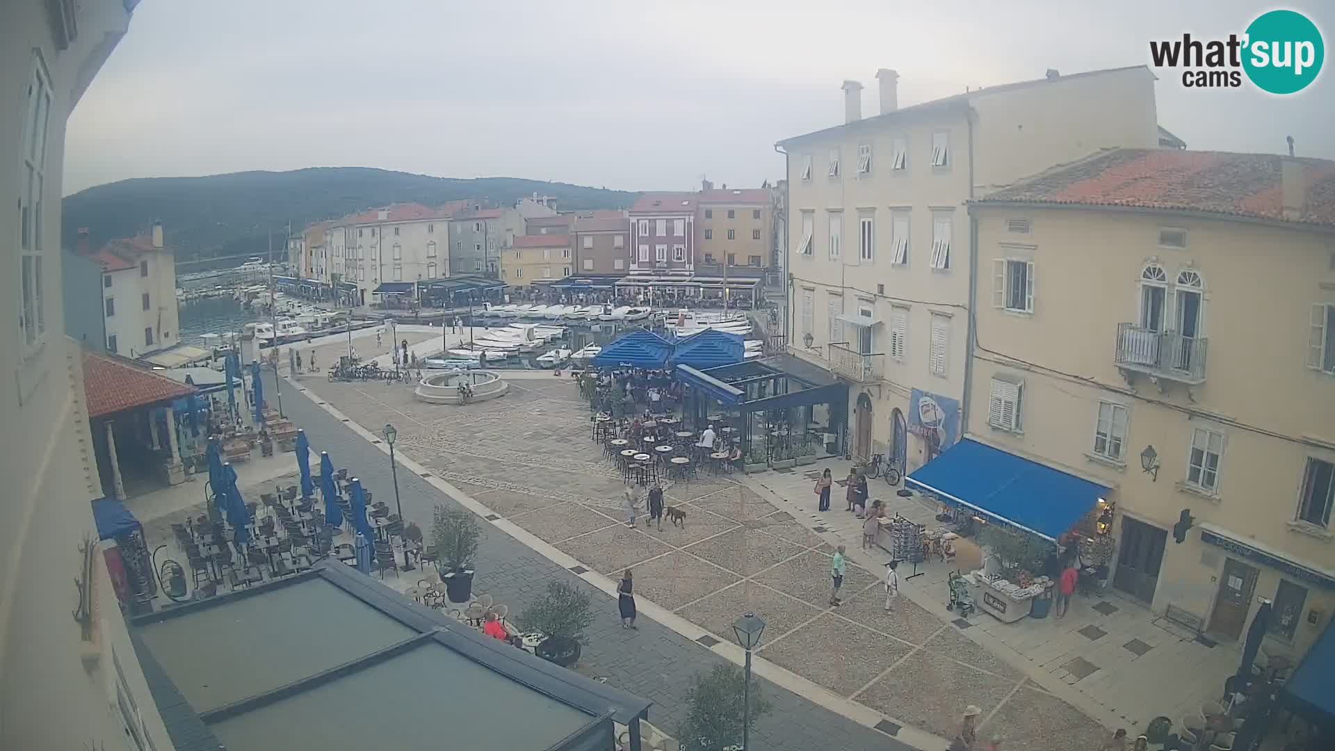 LIVE cam Cres city – place principale et “mandrač” – île de Cres – Croatie