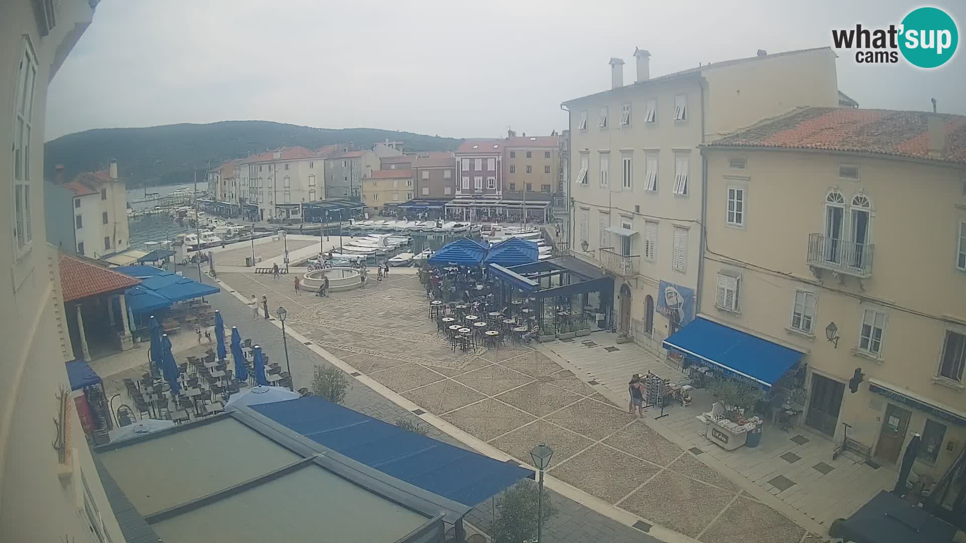 Cámara en vivo ciudad de Cres – plaza principal y “mandrač” – isla de Cres – Croacia