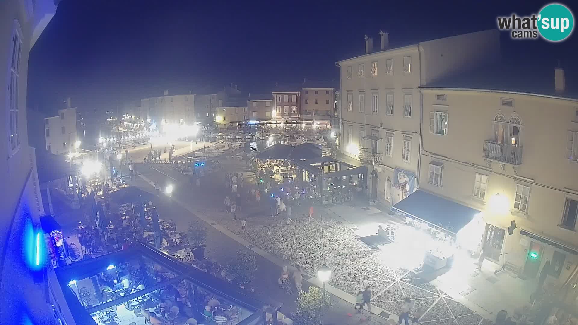 Cámara en vivo ciudad de Cres – plaza principal y “mandrač” – isla de Cres – Croacia
