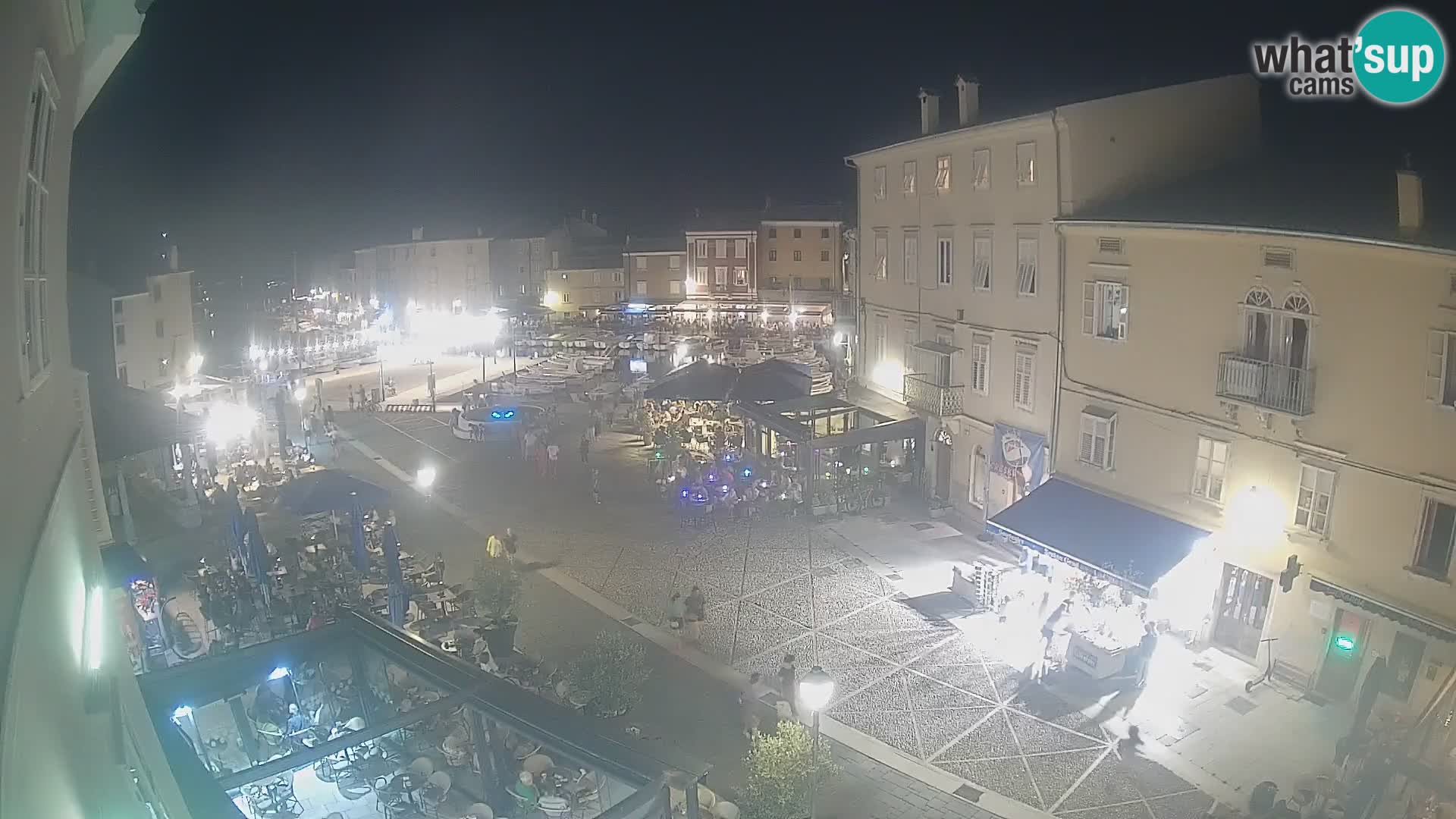 Cámara en vivo ciudad de Cres – plaza principal y “mandrač” – isla de Cres – Croacia