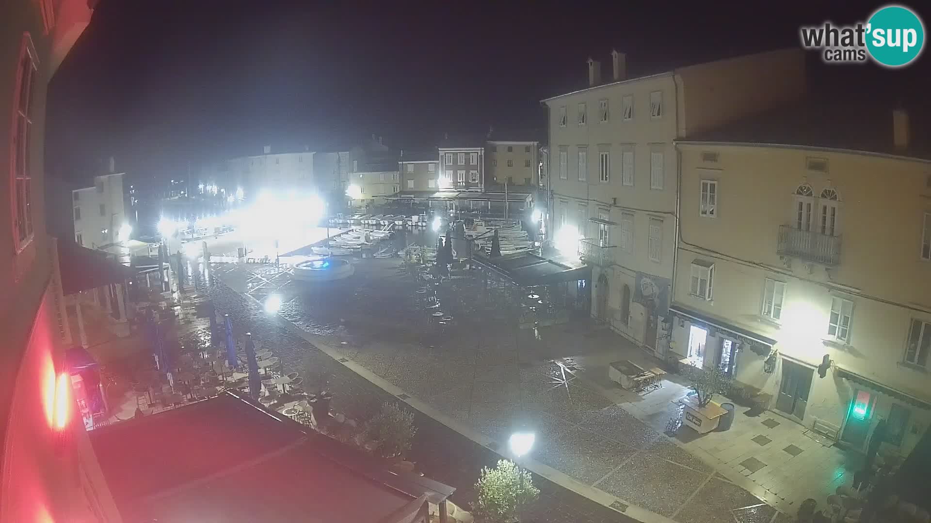 V ŽIVO spletna kamera Cres mesto – glavni trg in “mandrač” – otok Cres – Hrvaška