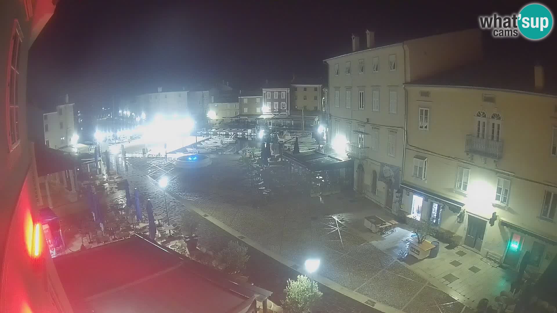 V ŽIVO spletna kamera Cres mesto – glavni trg in “mandrač” – otok Cres – Hrvaška