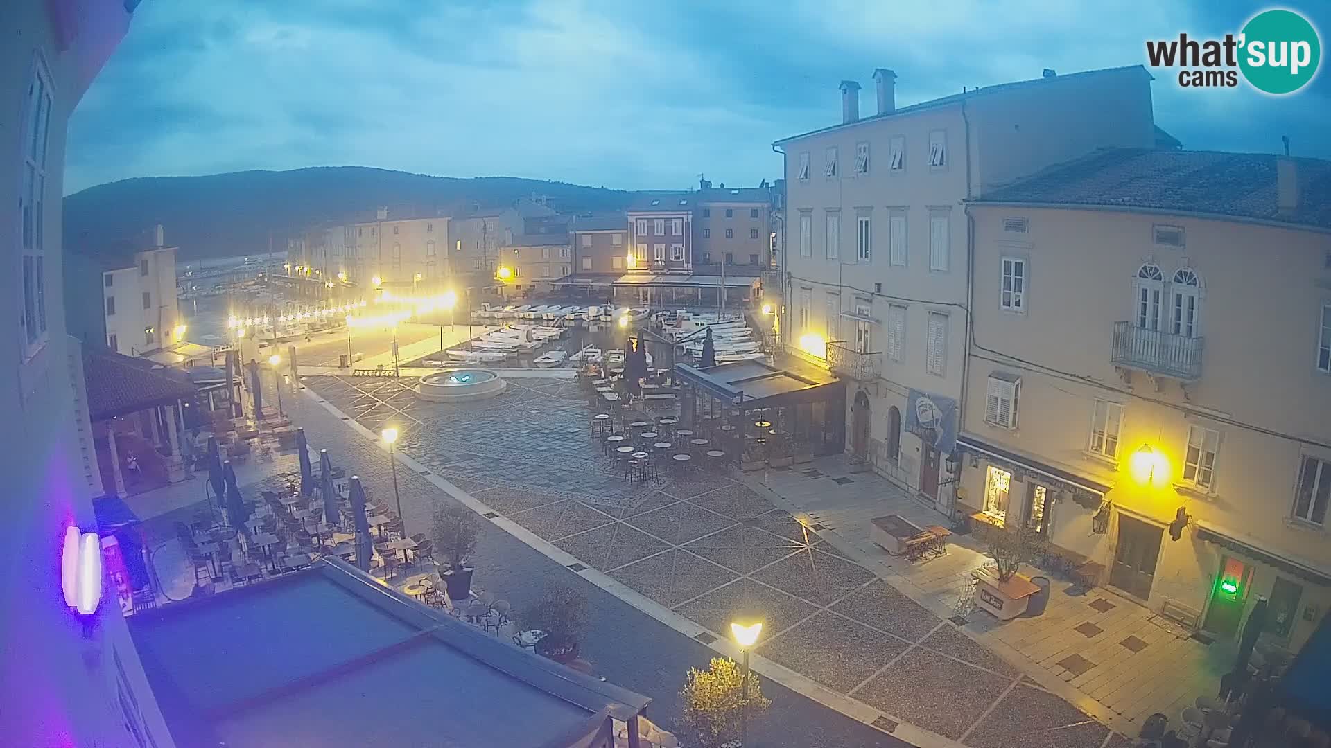 LIVE cam Cres city – place principale et “mandrač” – île de Cres – Croatie