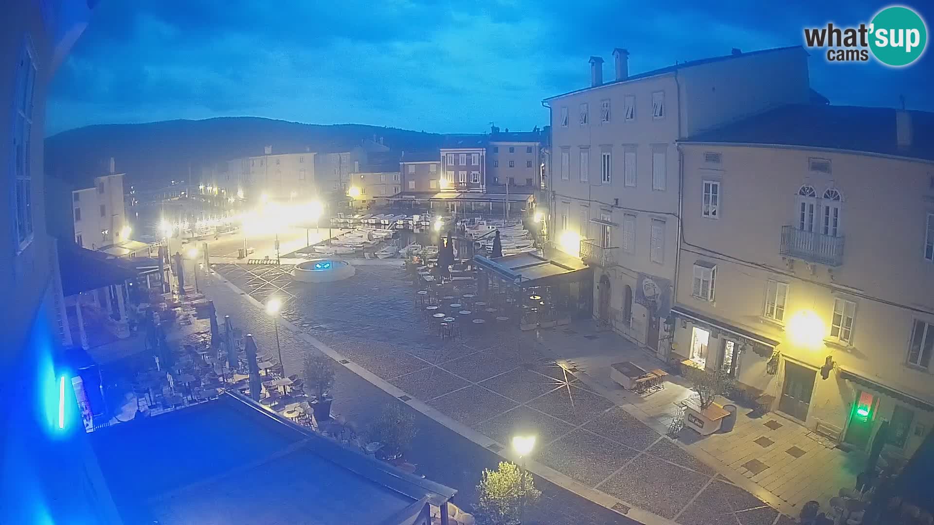 Cámara en vivo ciudad de Cres – plaza principal y “mandrač” – isla de Cres – Croacia