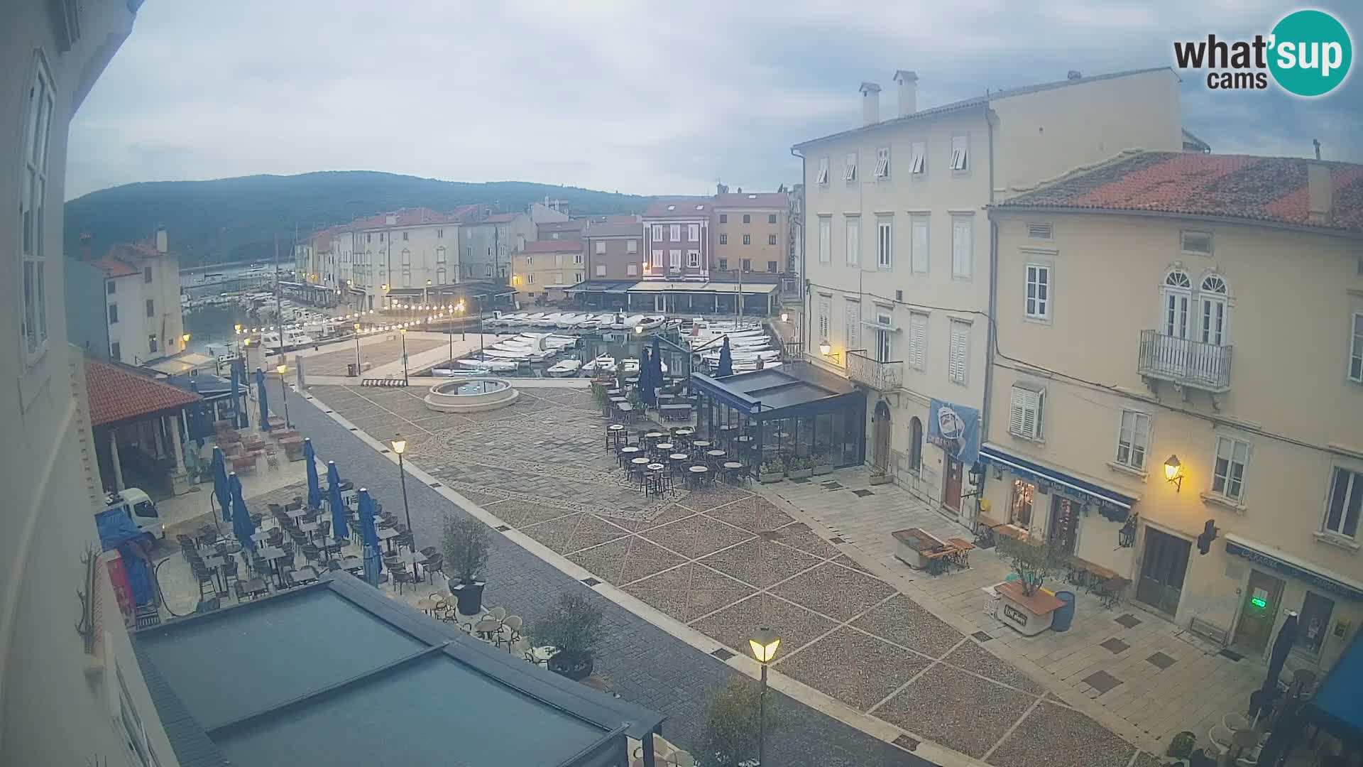 LIVE cam Cres Stadt – Hauptplatz und “mandrač” – Cres Insel – Kroatien