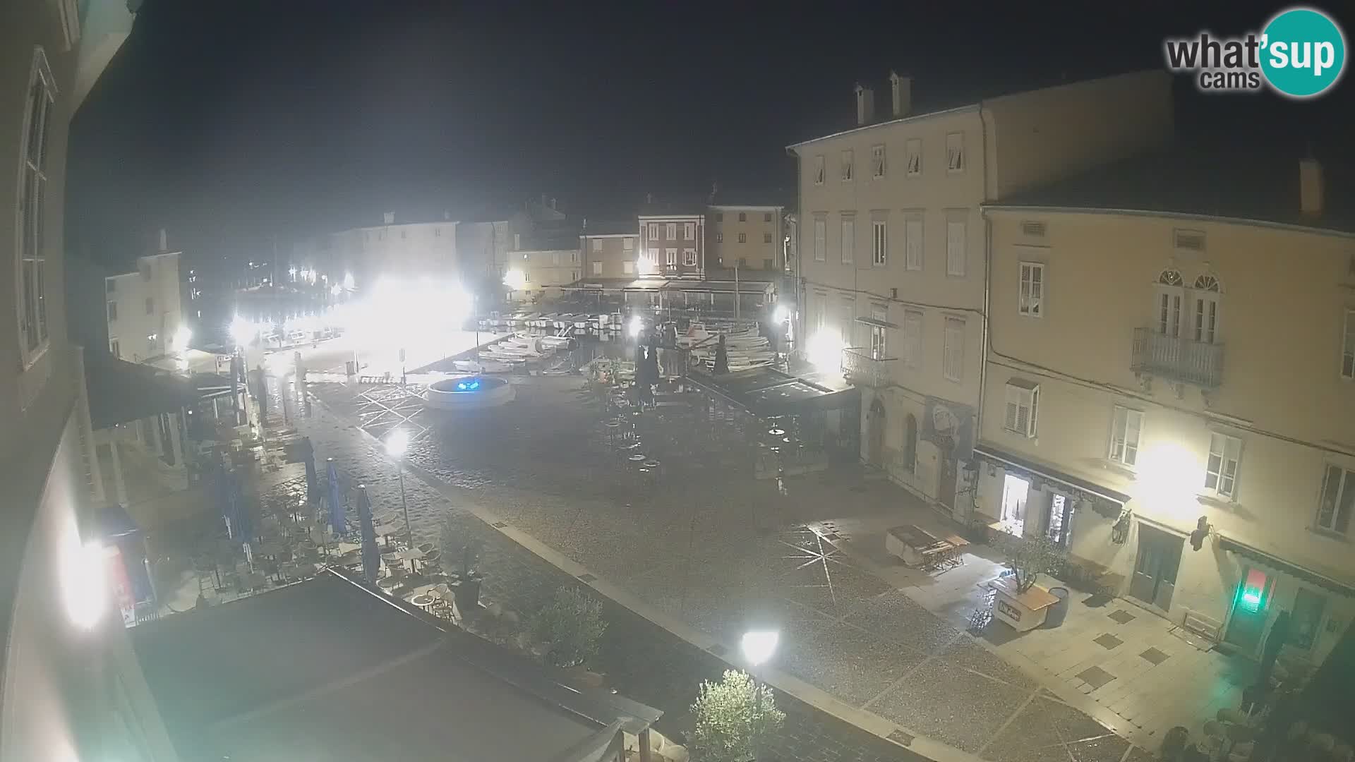 Cámara en vivo ciudad de Cres – plaza principal y “mandrač” – isla de Cres – Croacia