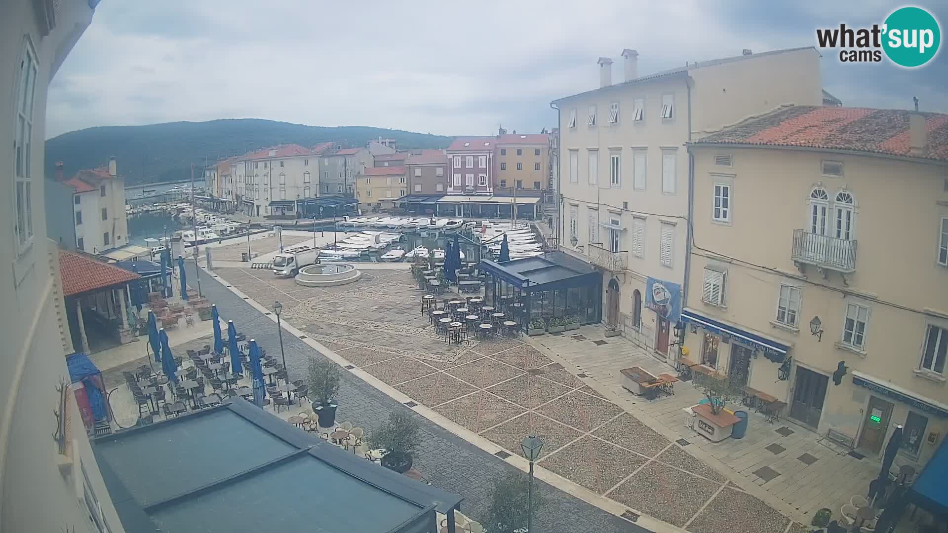 LIVE cam Cres città – piazza principale e “mandrač” – isola di Cherso – Croazia