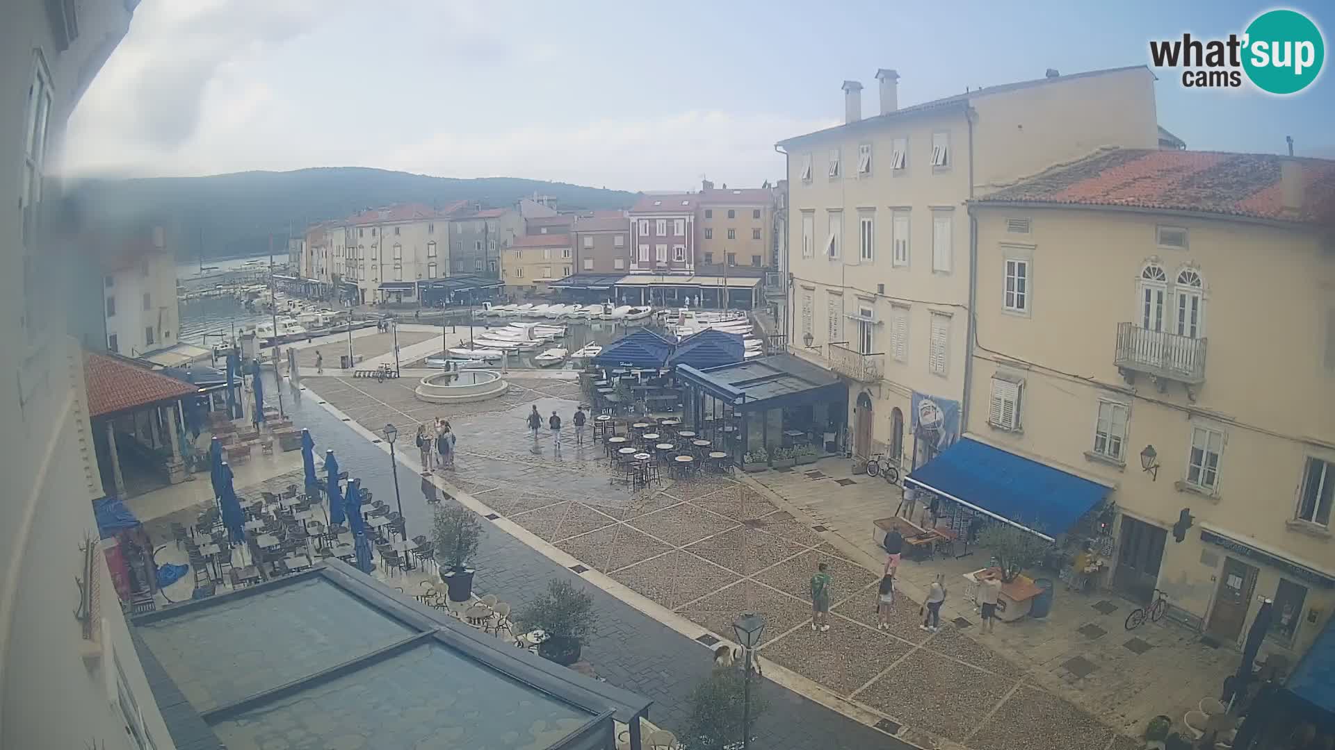 Kamera v ŽIVO Cres mesto – glavni trg in “mandrač” – otok Cres – Hrvaška