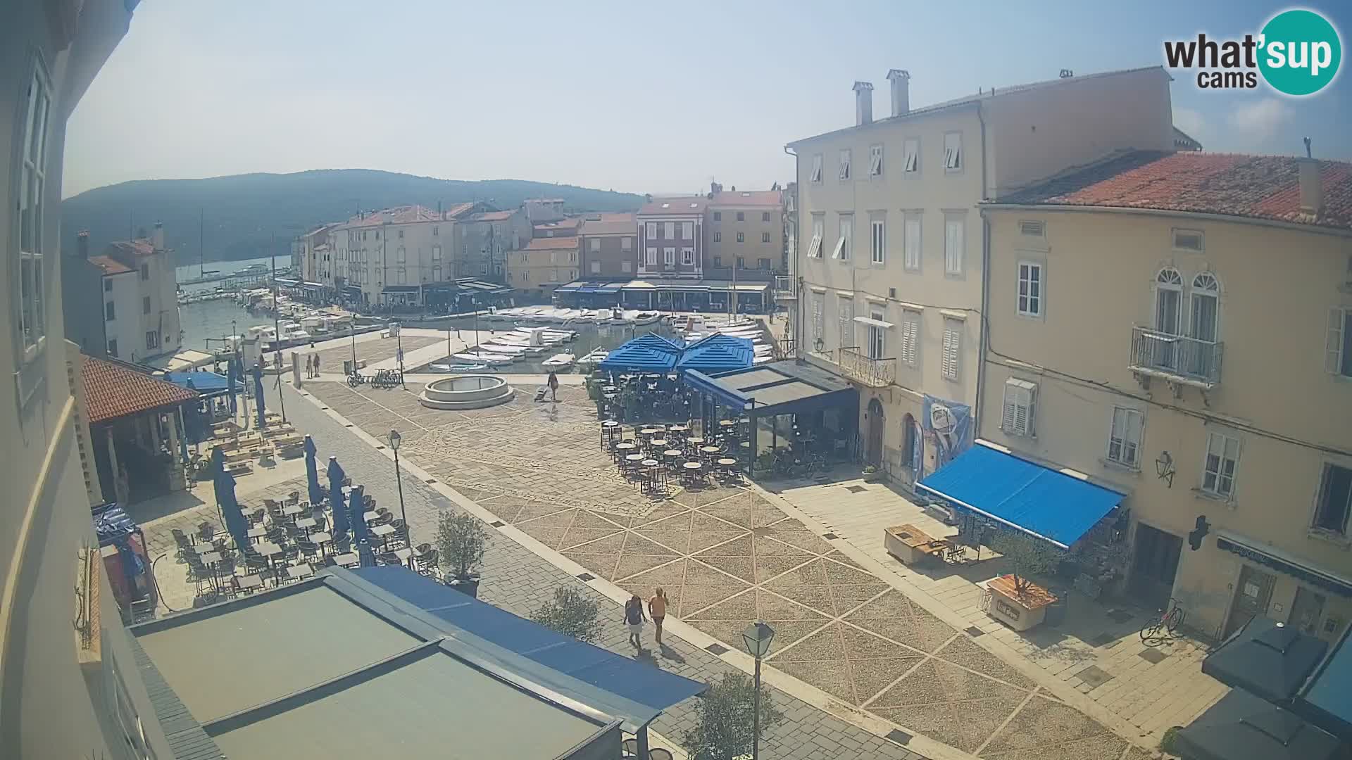 Web kamera Grad Cres – glavni trg i “mandrač” – otok Cres
