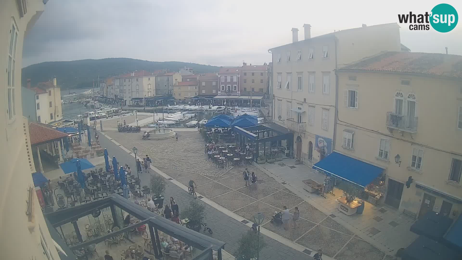 LIVE cam Cres Stadt – Hauptplatz und “mandrač” – Cres Insel – Kroatien