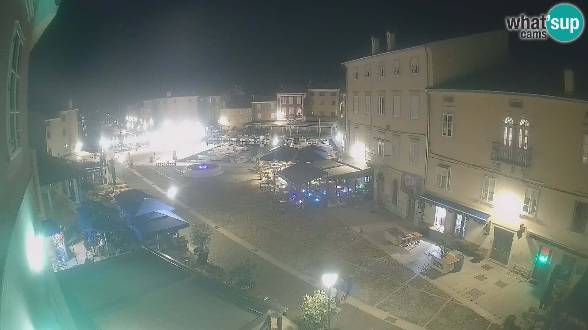 V ŽIVO spletna kamera Cres mesto – glavni trg in “mandrač” – otok Cres – Hrvaška