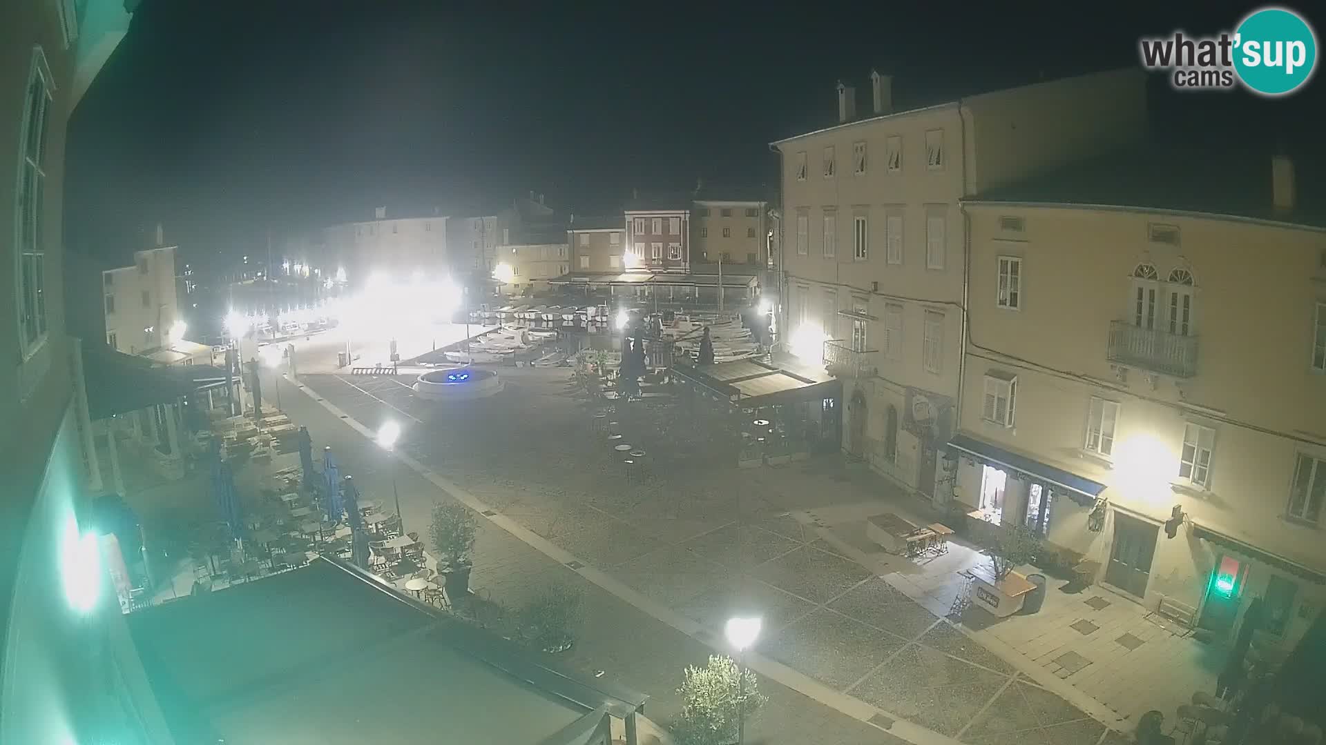 Web kamera Grad Cres – glavni trg i “mandrač” – otok Cres