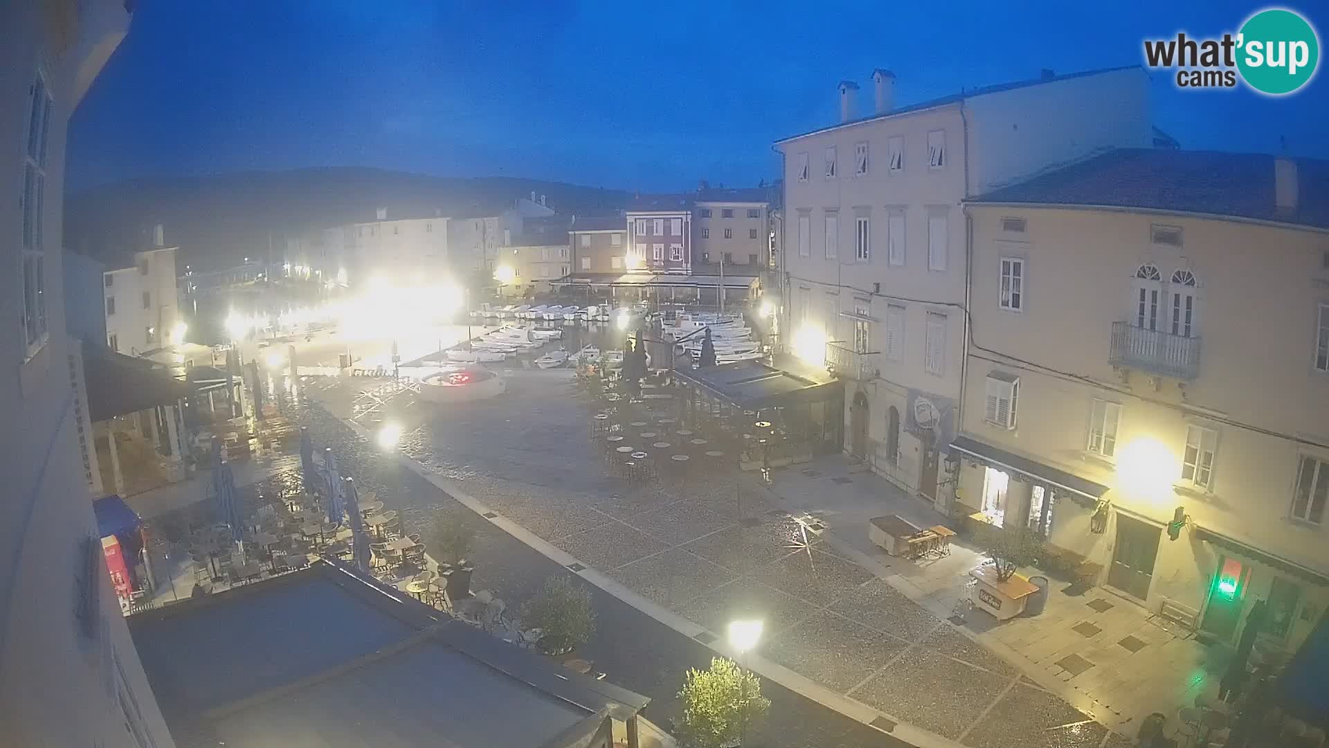 Cámara en vivo ciudad de Cres – plaza principal y “mandrač” – isla de Cres – Croacia