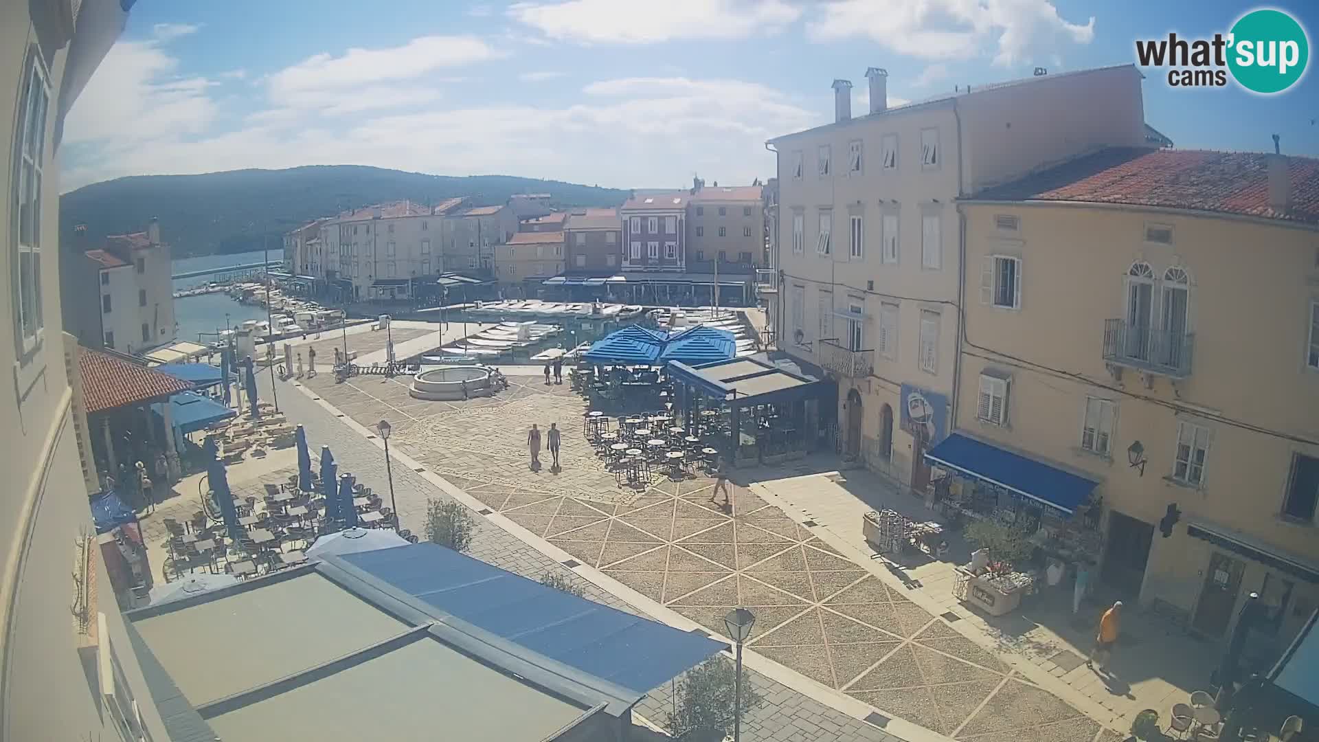 LIVE cam Cres city – place principale et “mandrač” – île de Cres – Croatie