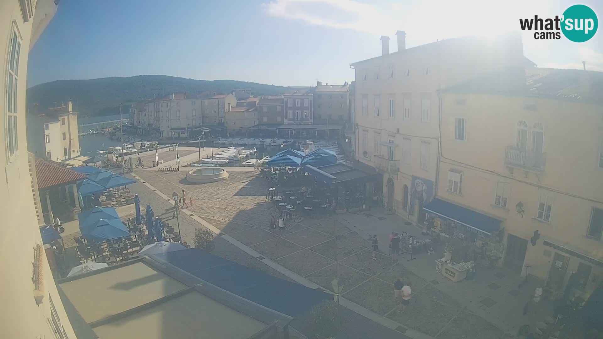 Cámara en vivo ciudad de Cres – plaza principal y “mandrač” – isla de Cres – Croacia