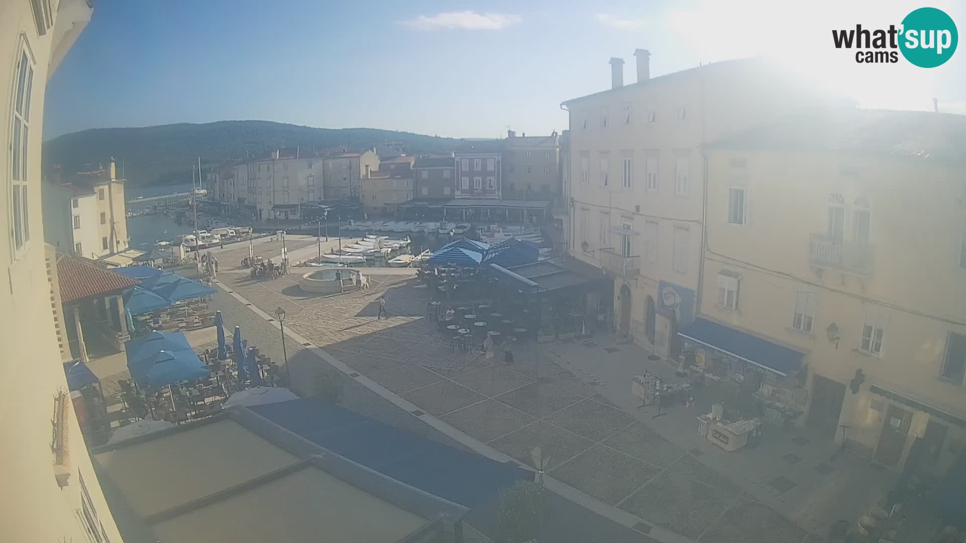 LIVE cam Cres city – place principale et “mandrač” – île de Cres – Croatie