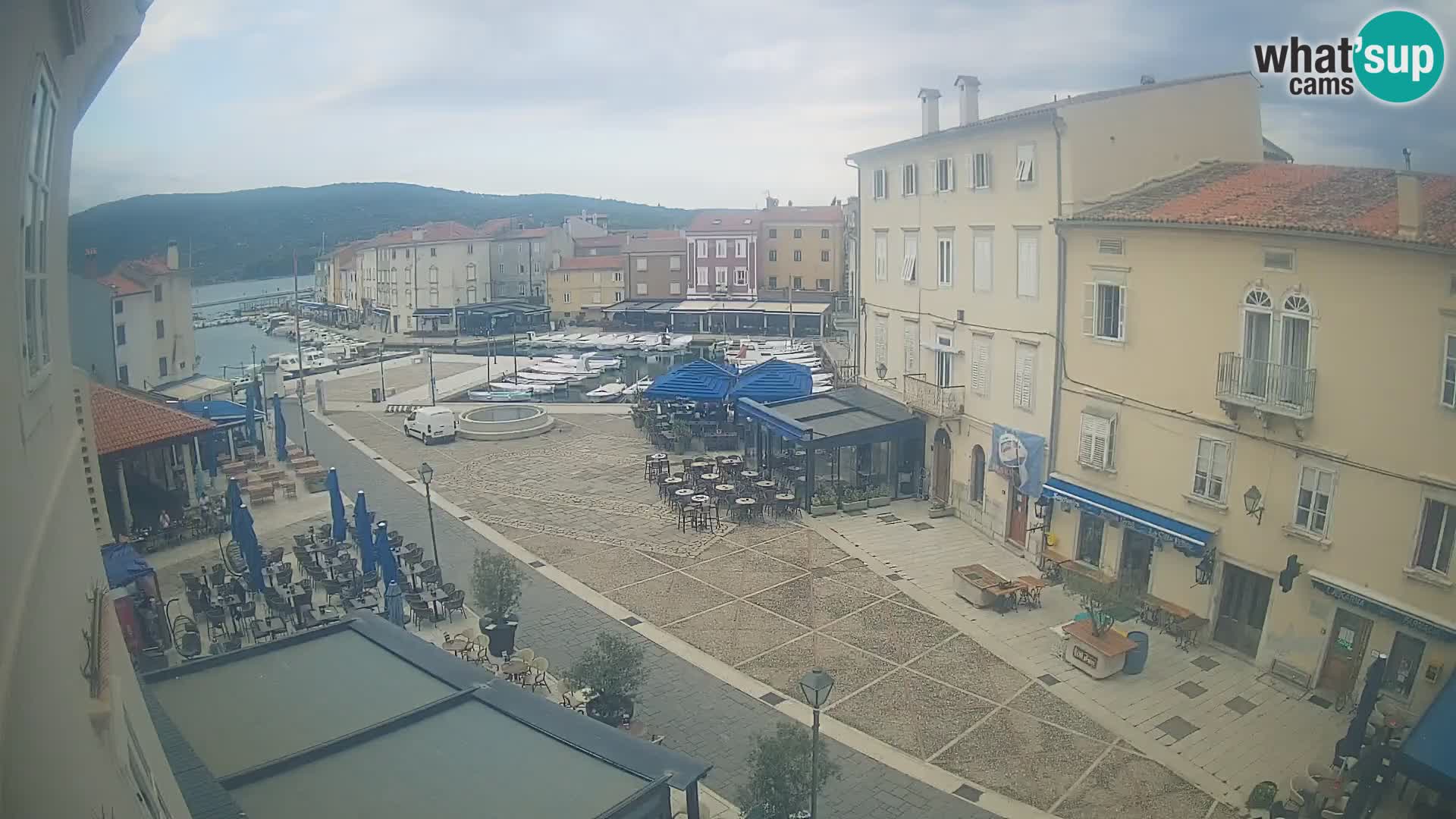 LIVE cam Cres Stadt – Hauptplatz und “mandrač” – Cres Insel – Kroatien