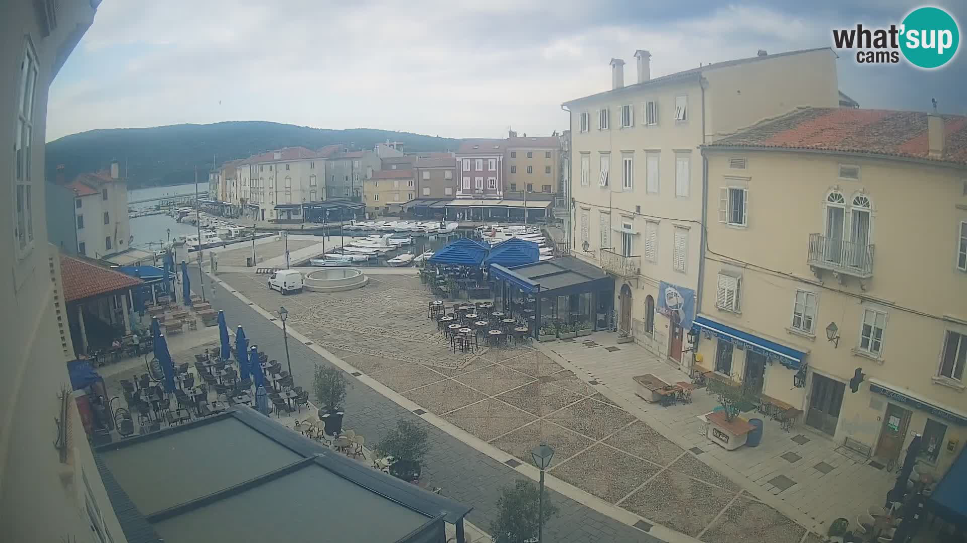 LIVE cam Cres città – piazza principale e “mandrač” – isola di Cherso – Croazia