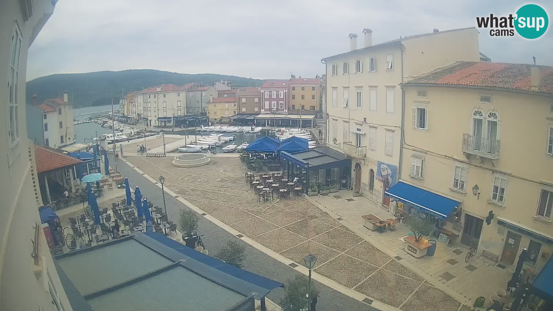 Cámara en vivo ciudad de Cres – plaza principal y “mandrač” – isla de Cres – Croacia