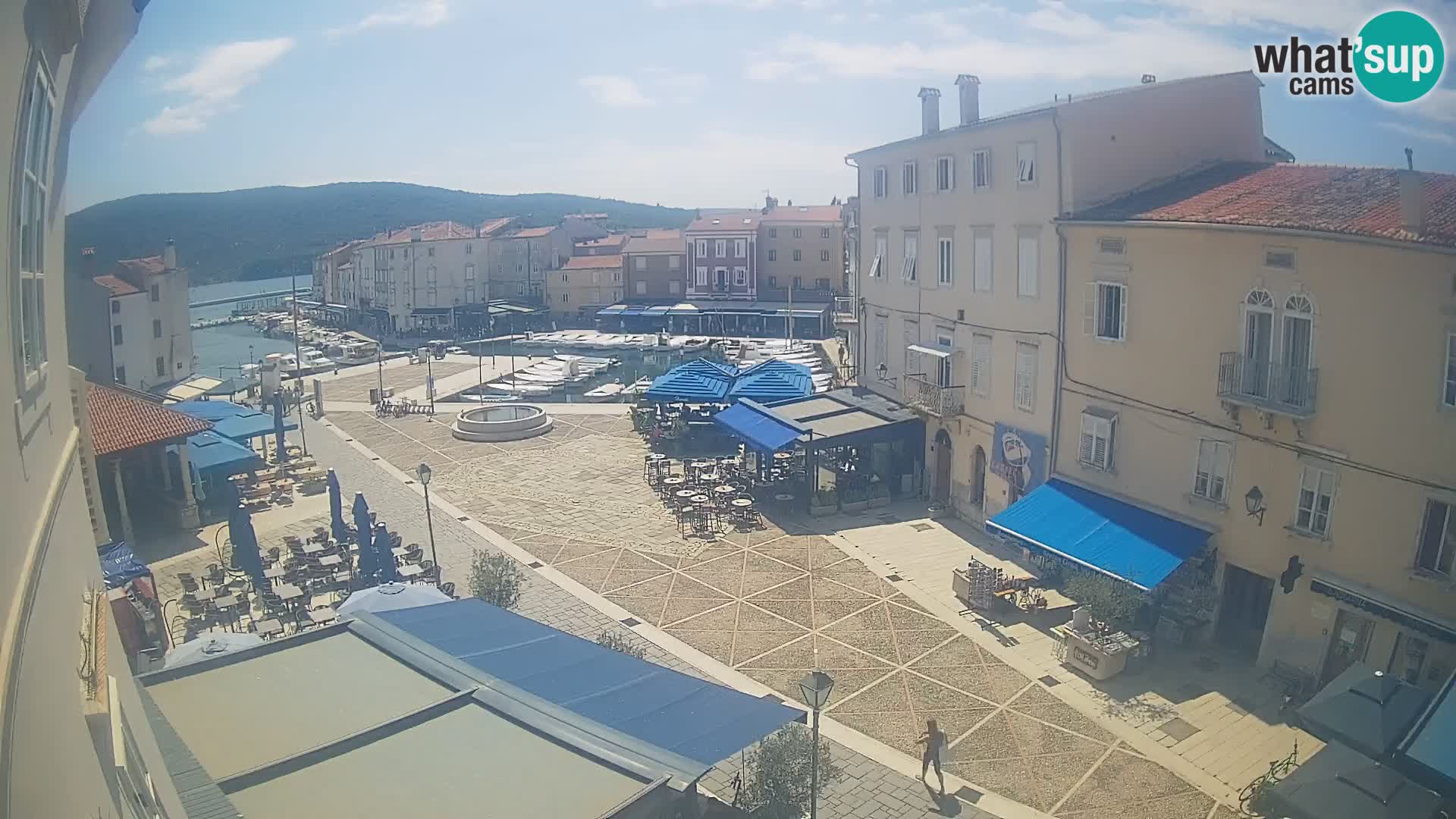 Kamera v ŽIVO Cres mesto – glavni trg in “mandrač” – otok Cres – Hrvaška