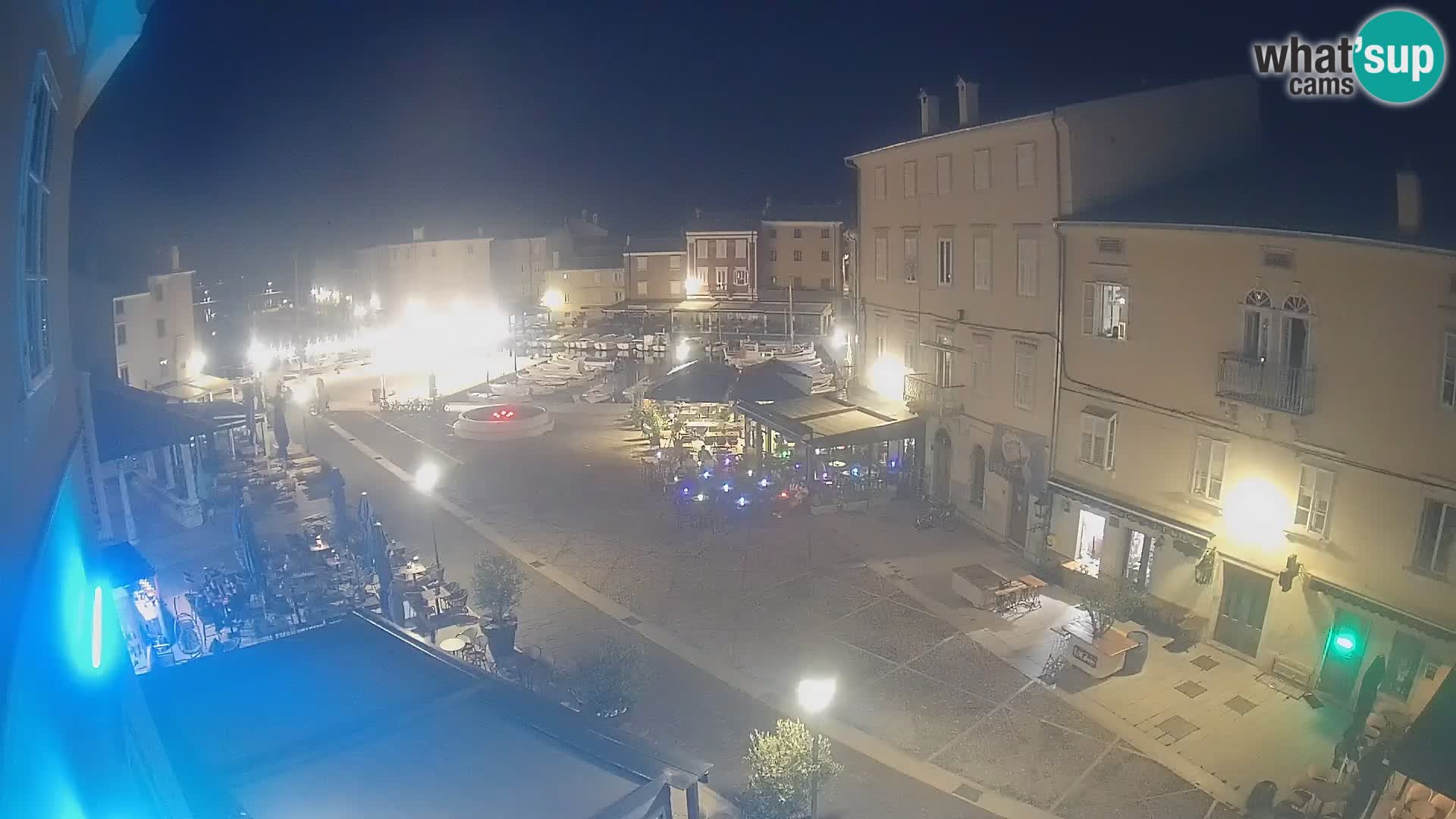 Kamera v ŽIVO Cres mesto – glavni trg in “mandrač” – otok Cres – Hrvaška