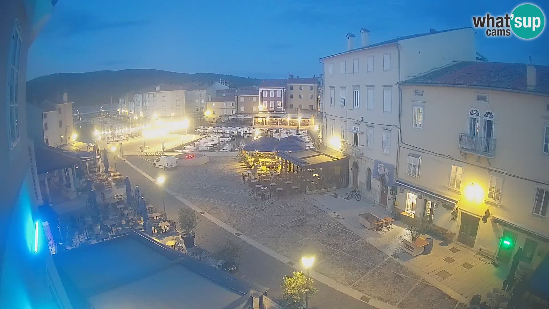 Kamera v ŽIVO Cres mesto – glavni trg in “mandrač” – otok Cres – Hrvaška