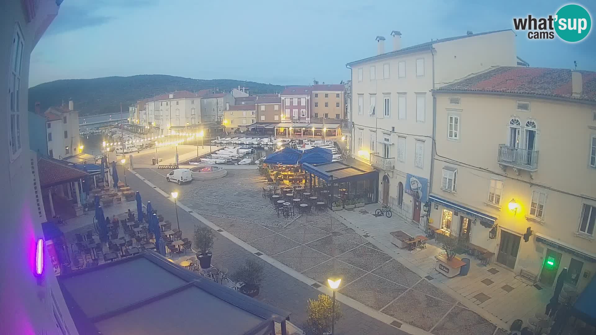 LIVE cam Cres Stadt – Hauptplatz und “mandrač” – Cres Insel – Kroatien