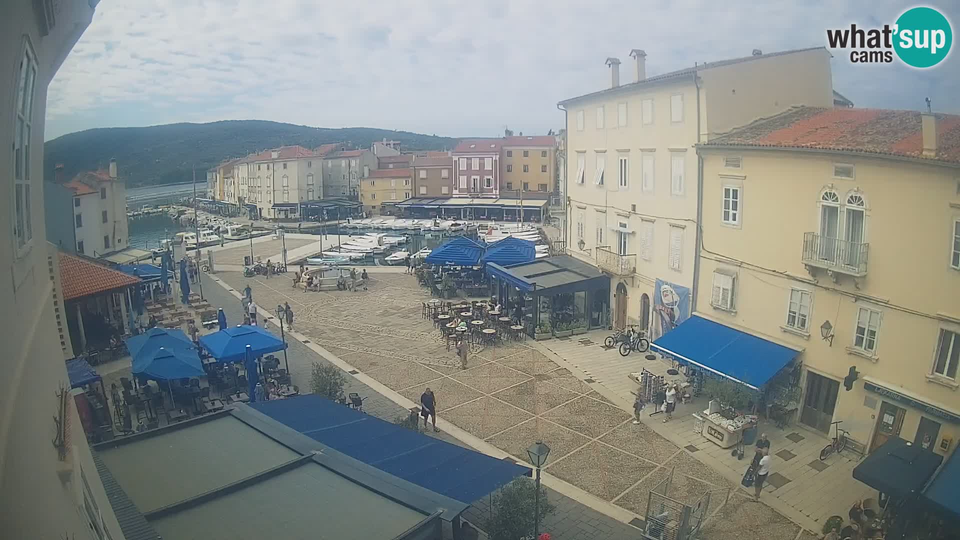 Cámara en vivo ciudad de Cres – plaza principal y “mandrač” – isla de Cres – Croacia