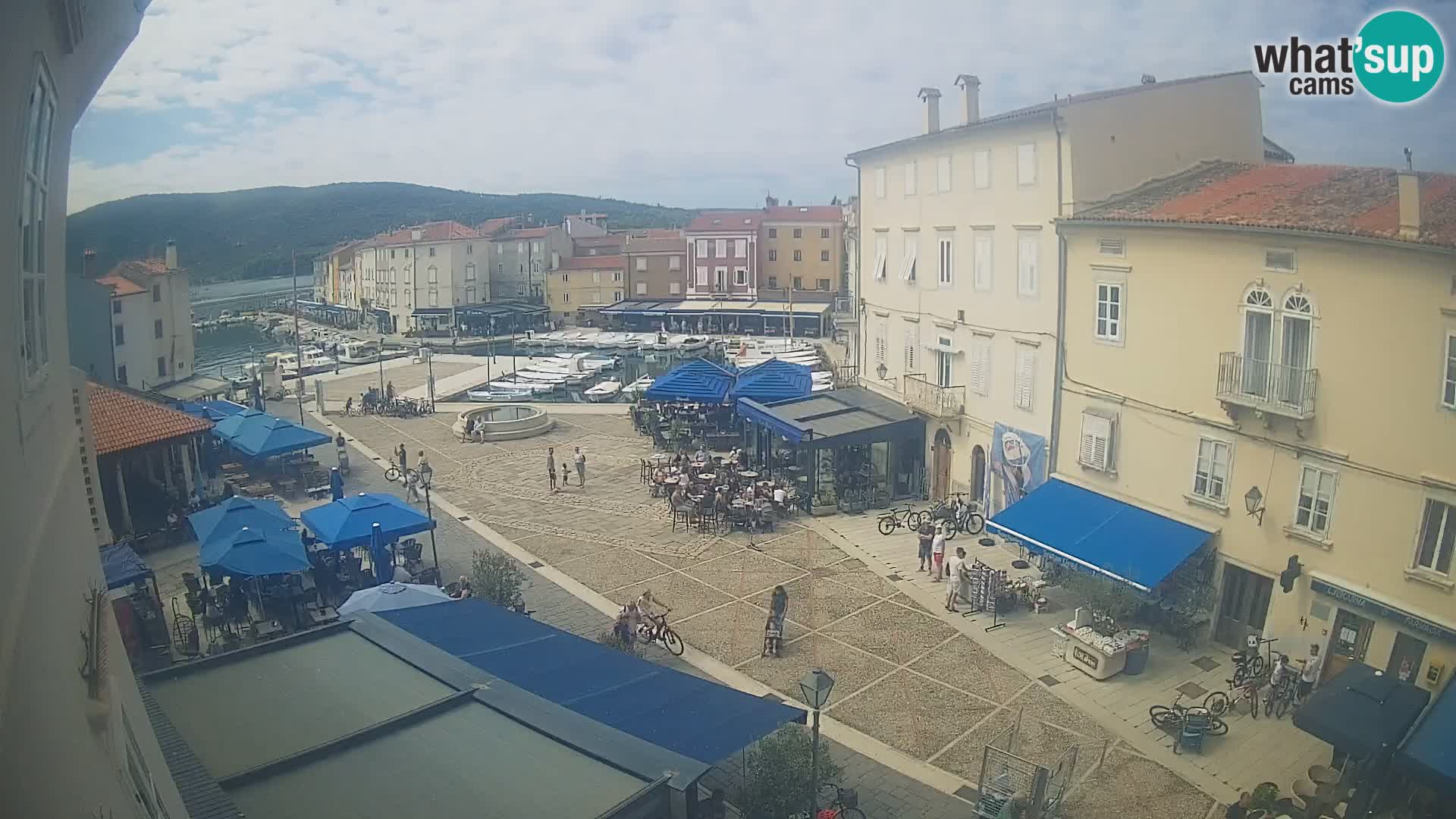 Kamera v ŽIVO Cres mesto – glavni trg in “mandrač” – otok Cres – Hrvaška