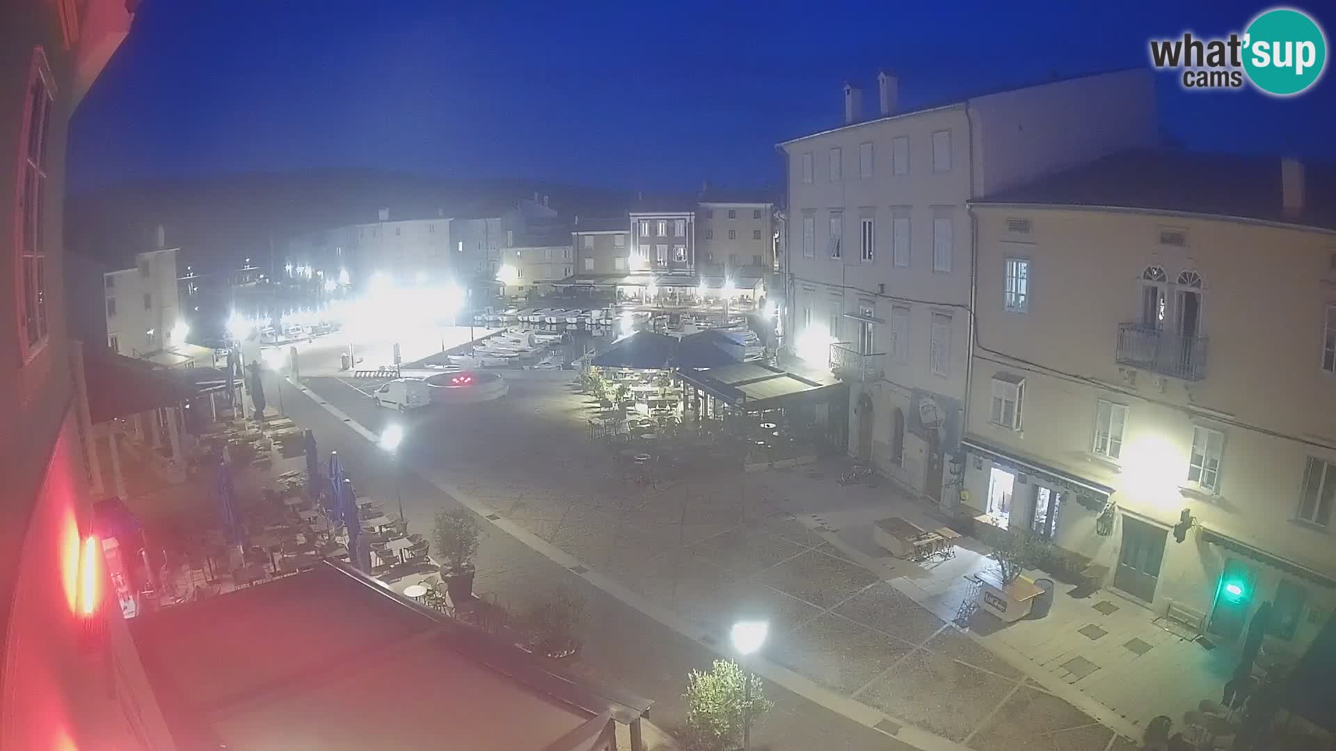 Kamera v ŽIVO Cres mesto – glavni trg in “mandrač” – otok Cres – Hrvaška