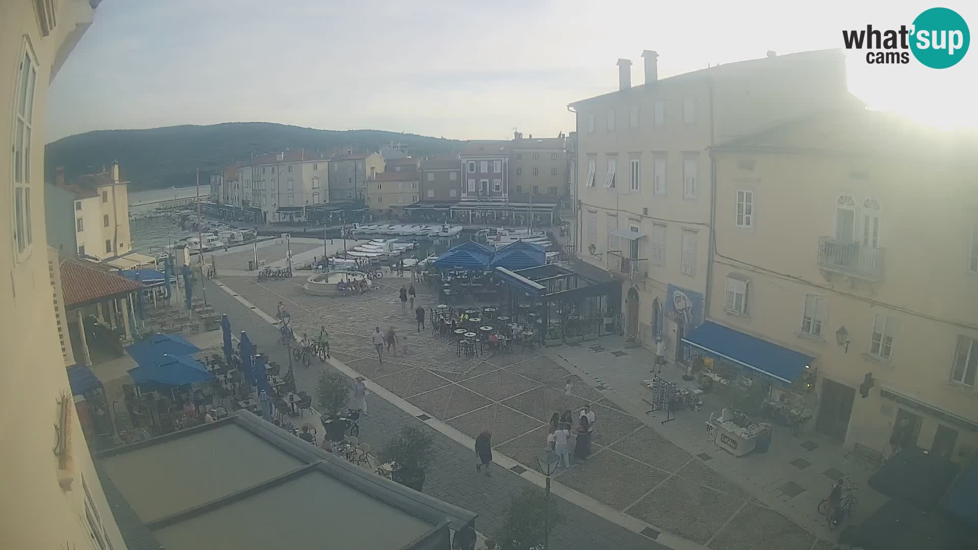 LIVE cam Cres Stadt – Hauptplatz und “mandrač” – Cres Insel – Kroatien
