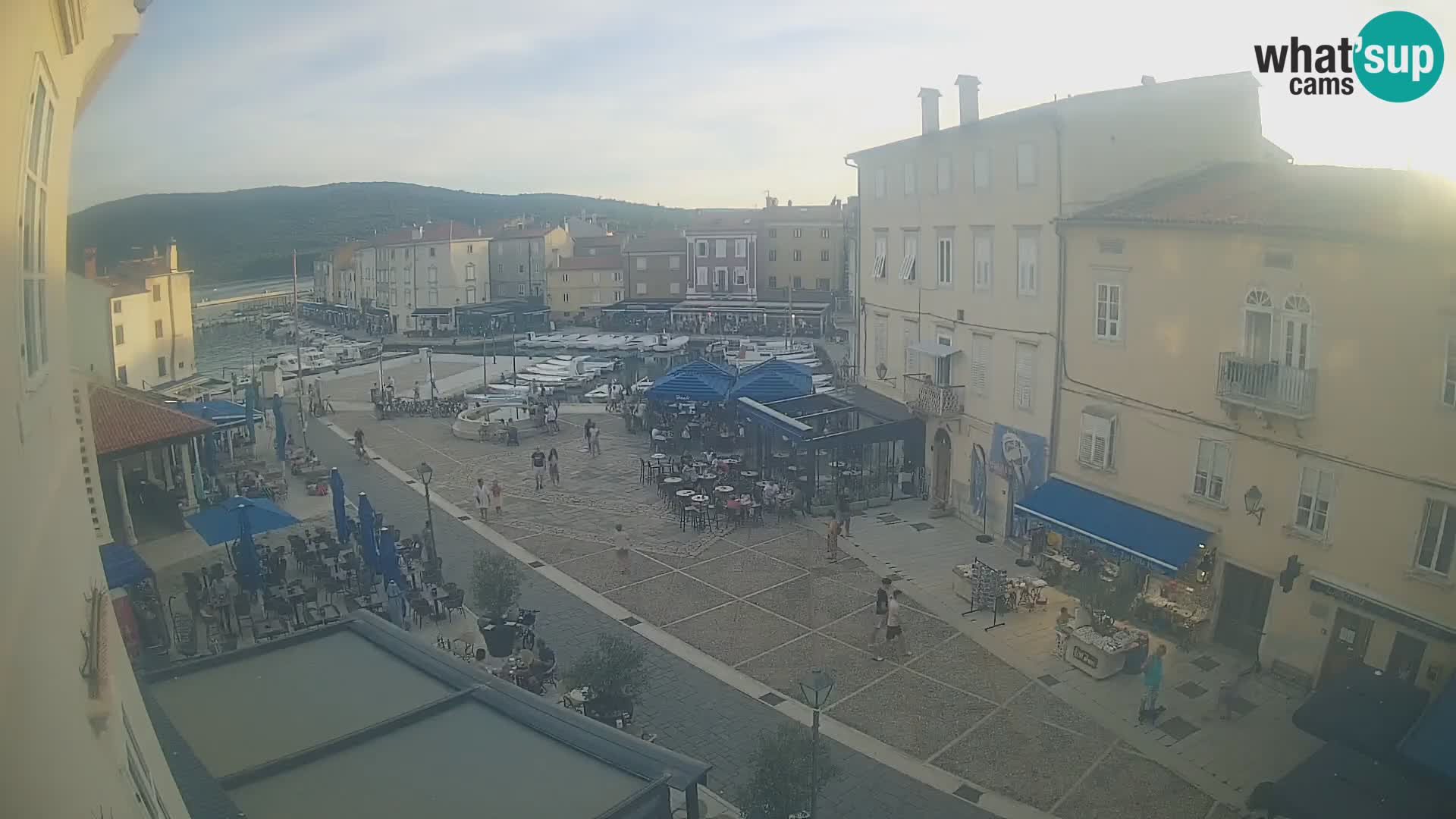 LIVE cam Cres city – place principale et “mandrač” – île de Cres – Croatie