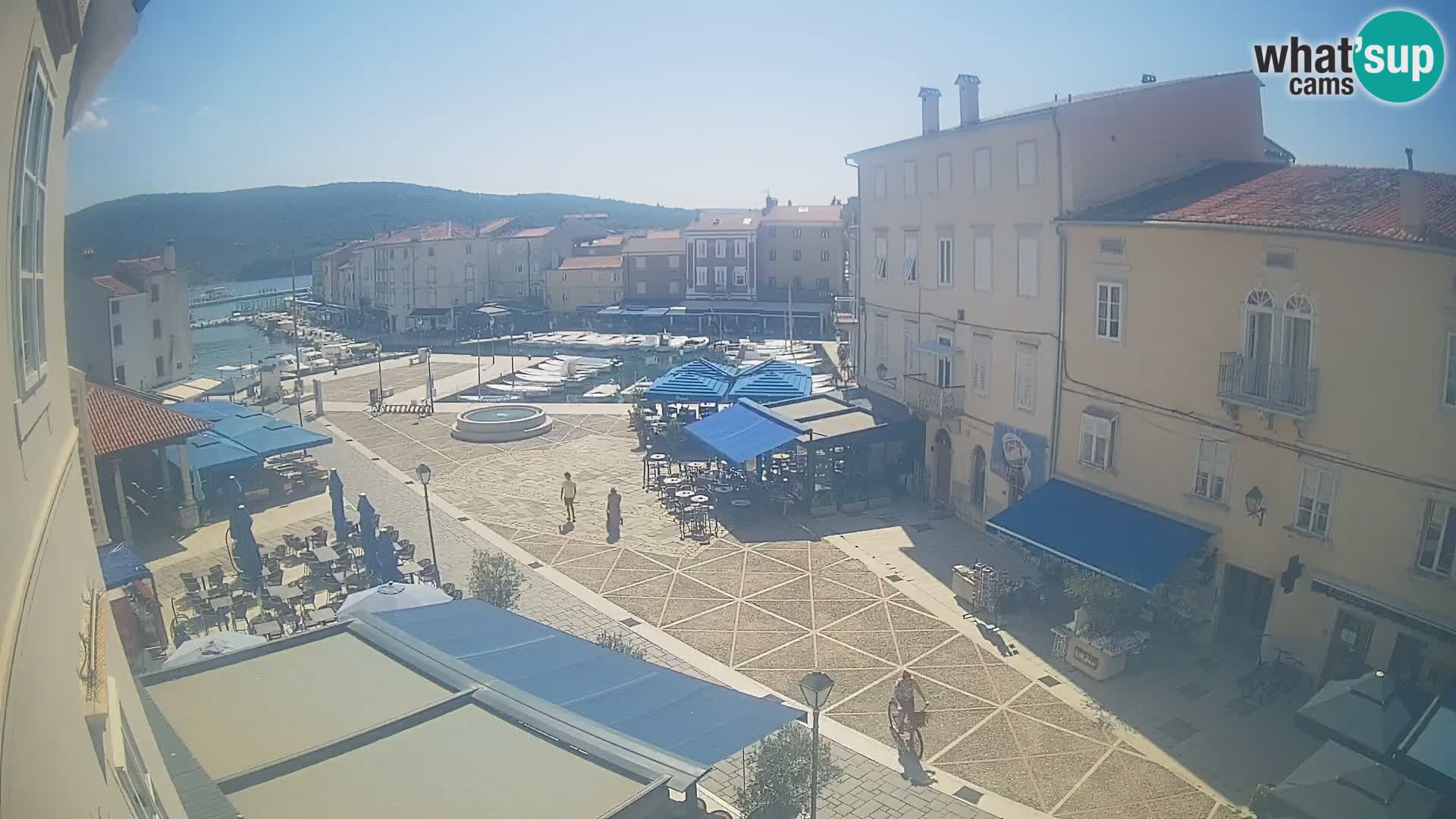 Cámara en vivo ciudad de Cres – plaza principal y “mandrač” – isla de Cres – Croacia