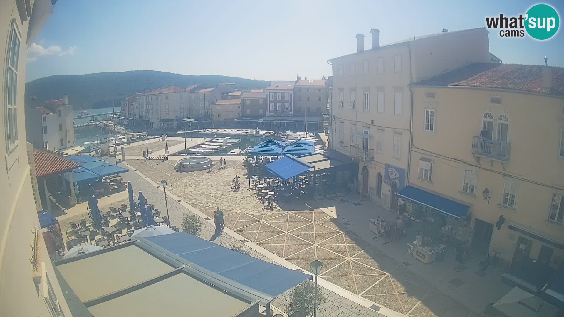 LIVE cam Cres Stadt – Hauptplatz und “mandrač” – Cres Insel – Kroatien