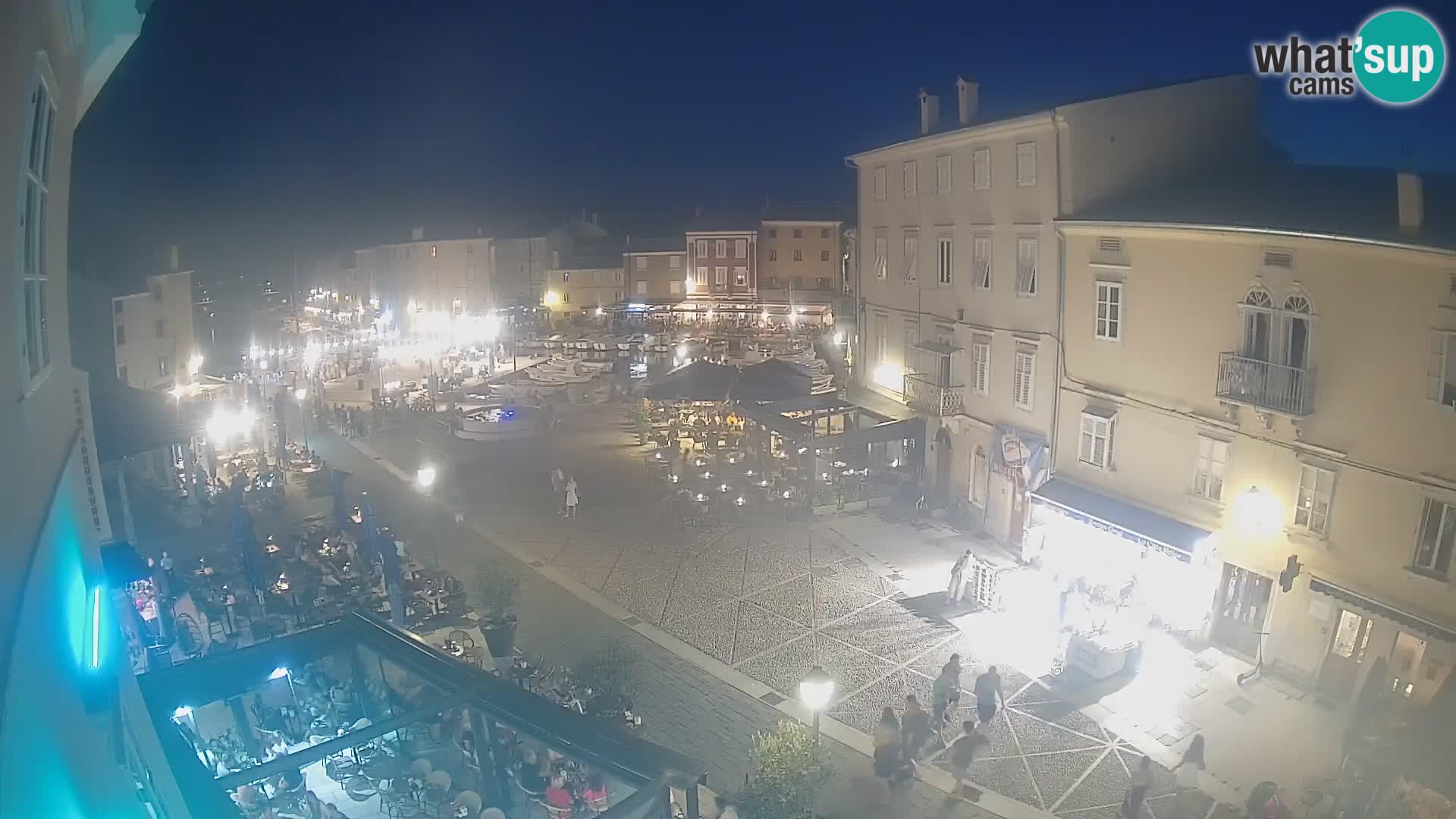 LIVE cam Cres city – place principale et “mandrač” – île de Cres – Croatie