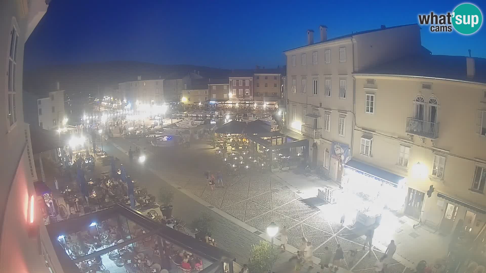 LIVE cam Cres city – place principale et “mandrač” – île de Cres – Croatie