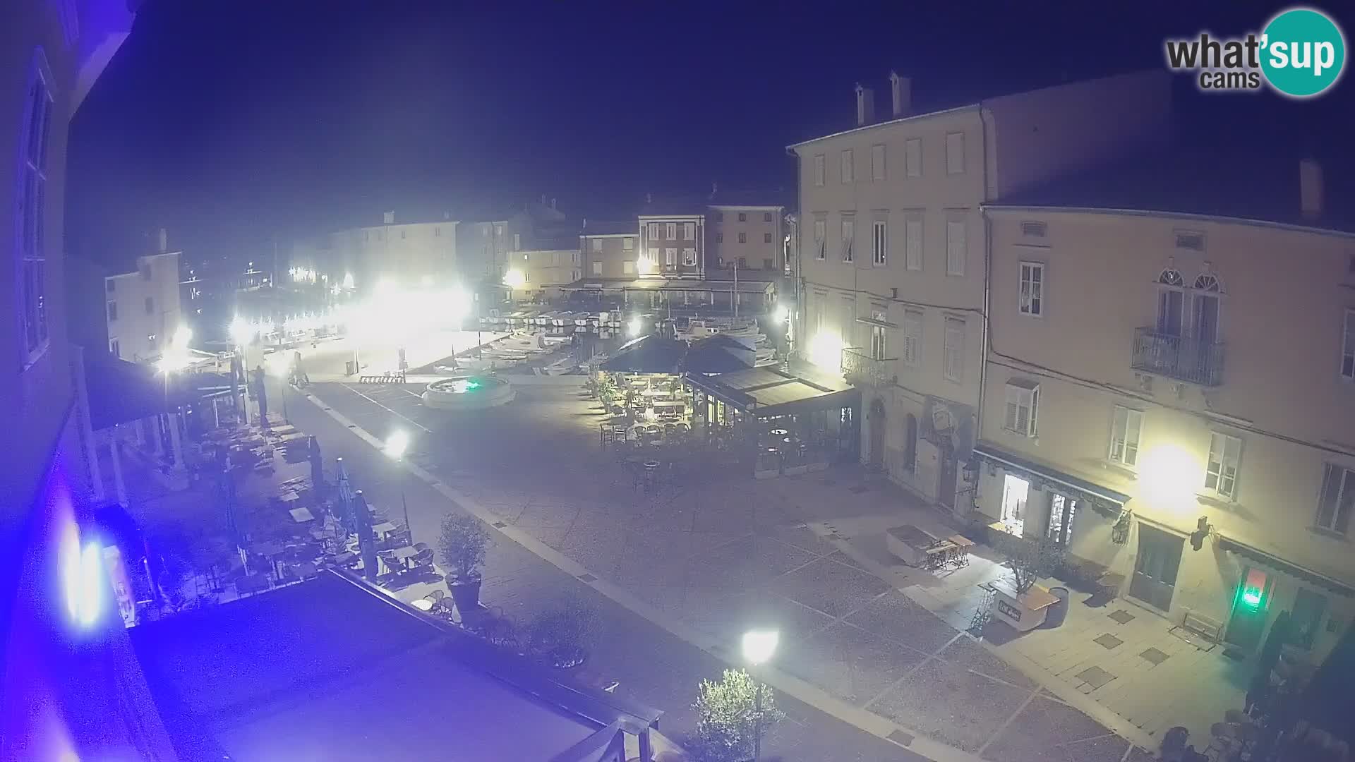 Cámara en vivo ciudad de Cres – plaza principal y “mandrač” – isla de Cres – Croacia
