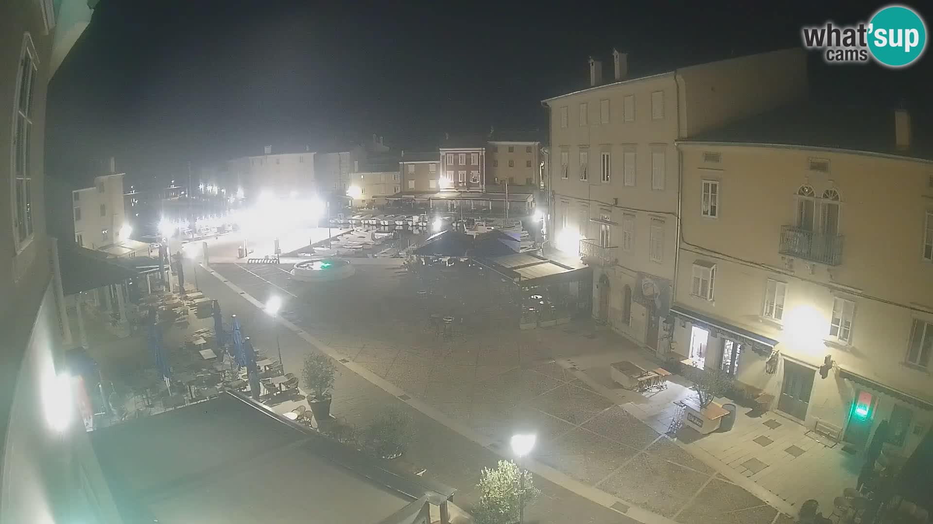 Web kamera Grad Cres – glavni trg i “mandrač” – otok Cres