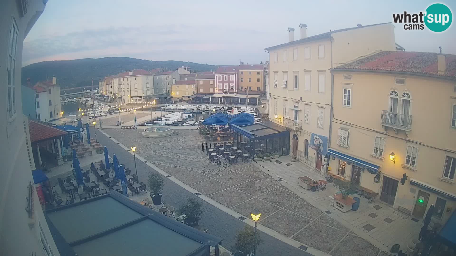 LIVE cam Cres Stadt – Hauptplatz und “mandrač” – Cres Insel – Kroatien