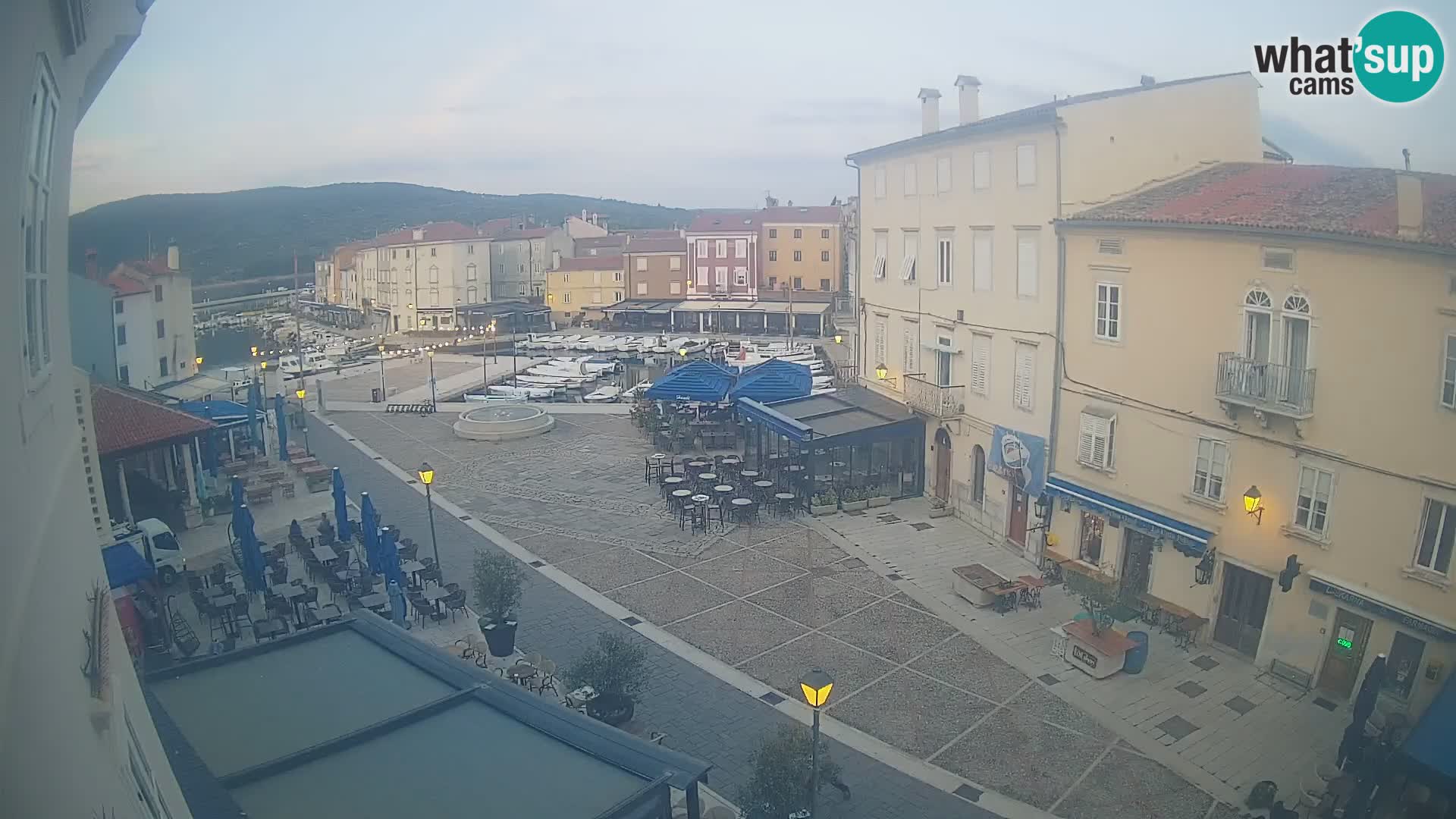 Cámara en vivo ciudad de Cres – plaza principal y “mandrač” – isla de Cres – Croacia