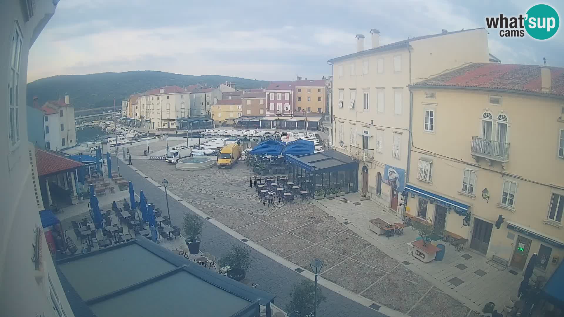 LIVE cam Cres città – piazza principale e “mandrač” – isola di Cherso – Croazia