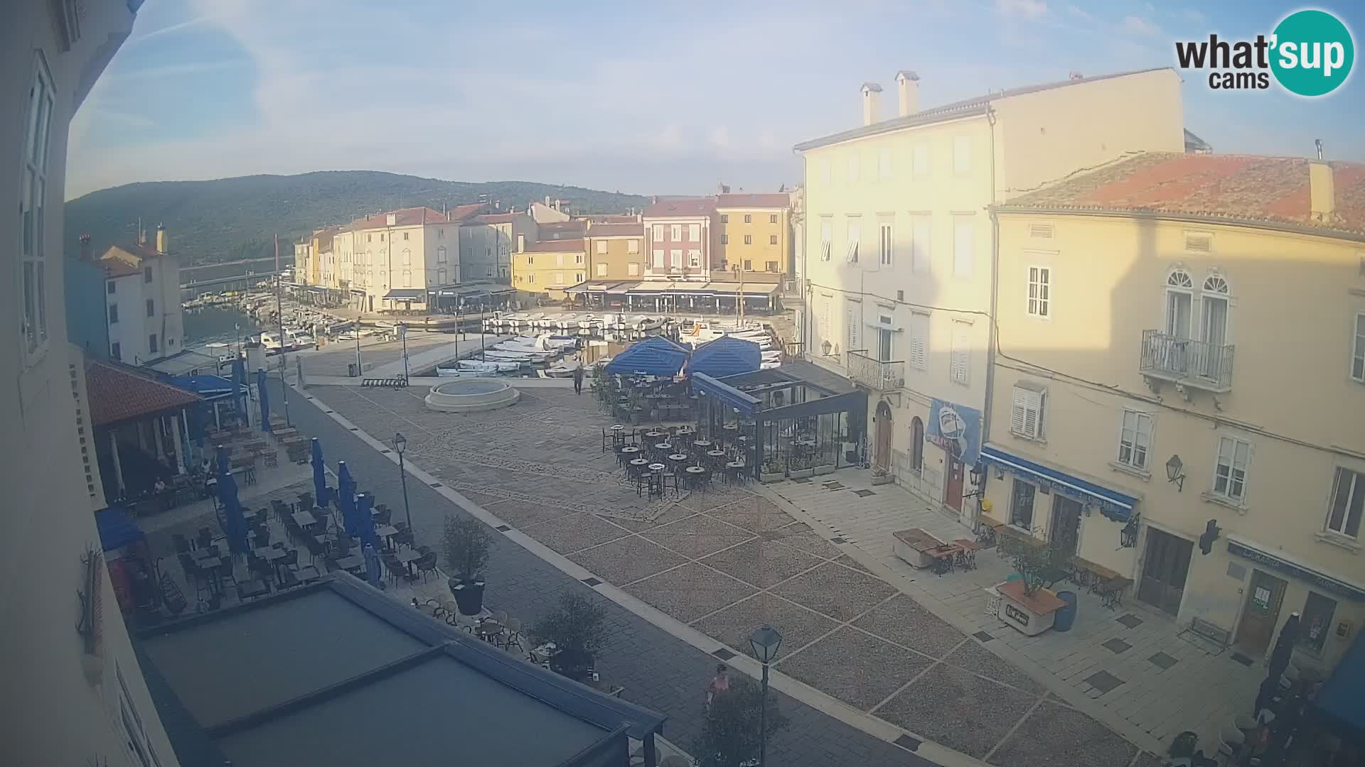 LIVE cam Cres Stadt – Hauptplatz und “mandrač” – Cres Insel – Kroatien