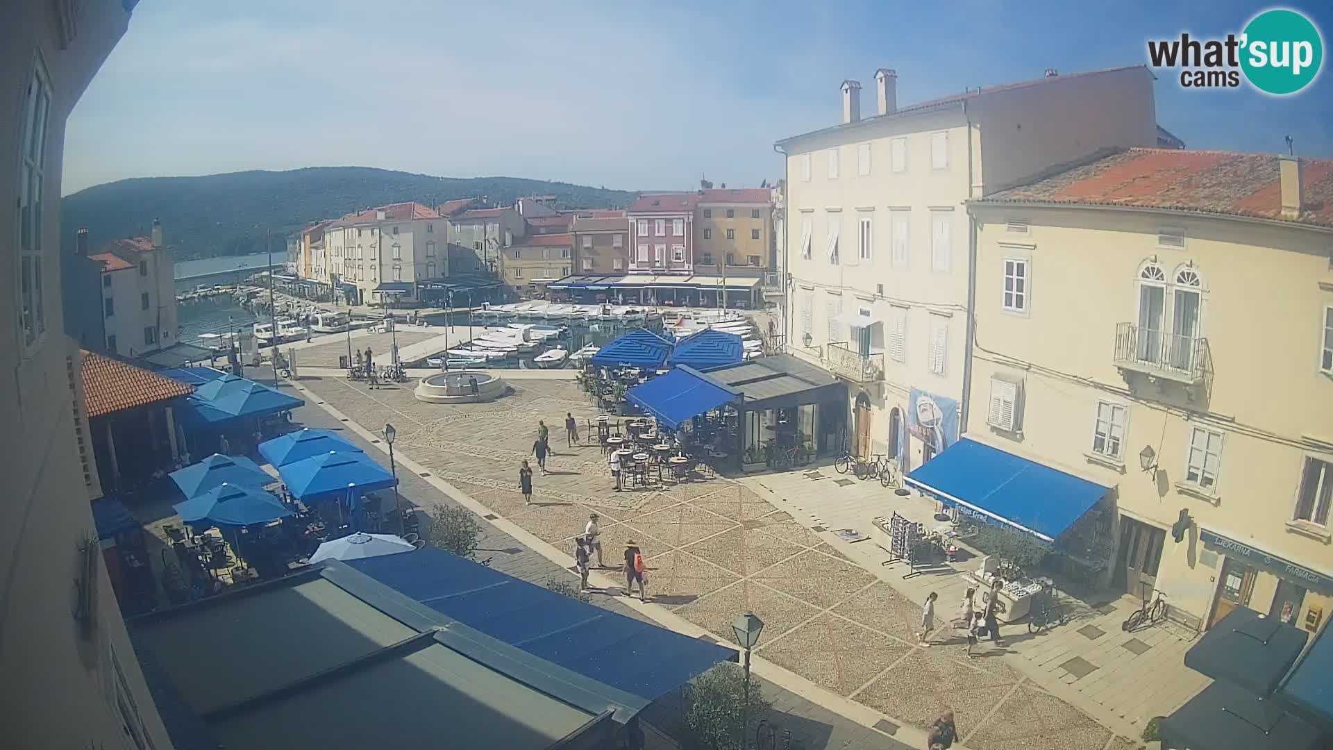 V ŽIVO spletna kamera Cres mesto – glavni trg in “mandrač” – otok Cres – Hrvaška