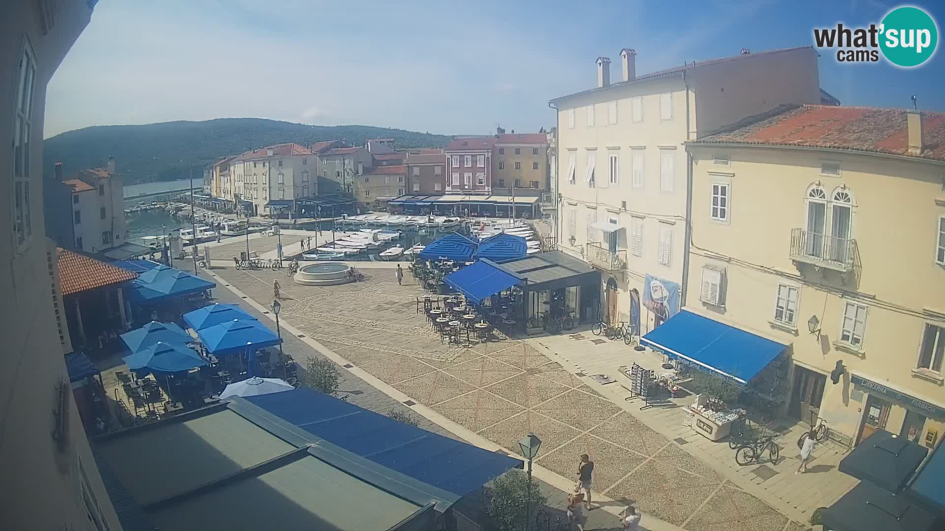 Cámara en vivo ciudad de Cres – plaza principal y “mandrač” – isla de Cres – Croacia