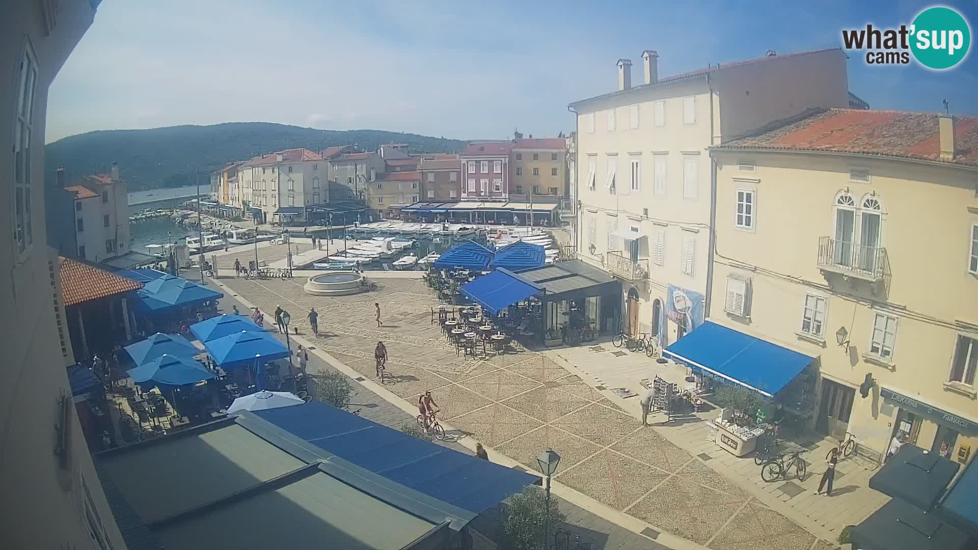 Cámara en vivo ciudad de Cres – plaza principal y “mandrač” – isla de Cres – Croacia
